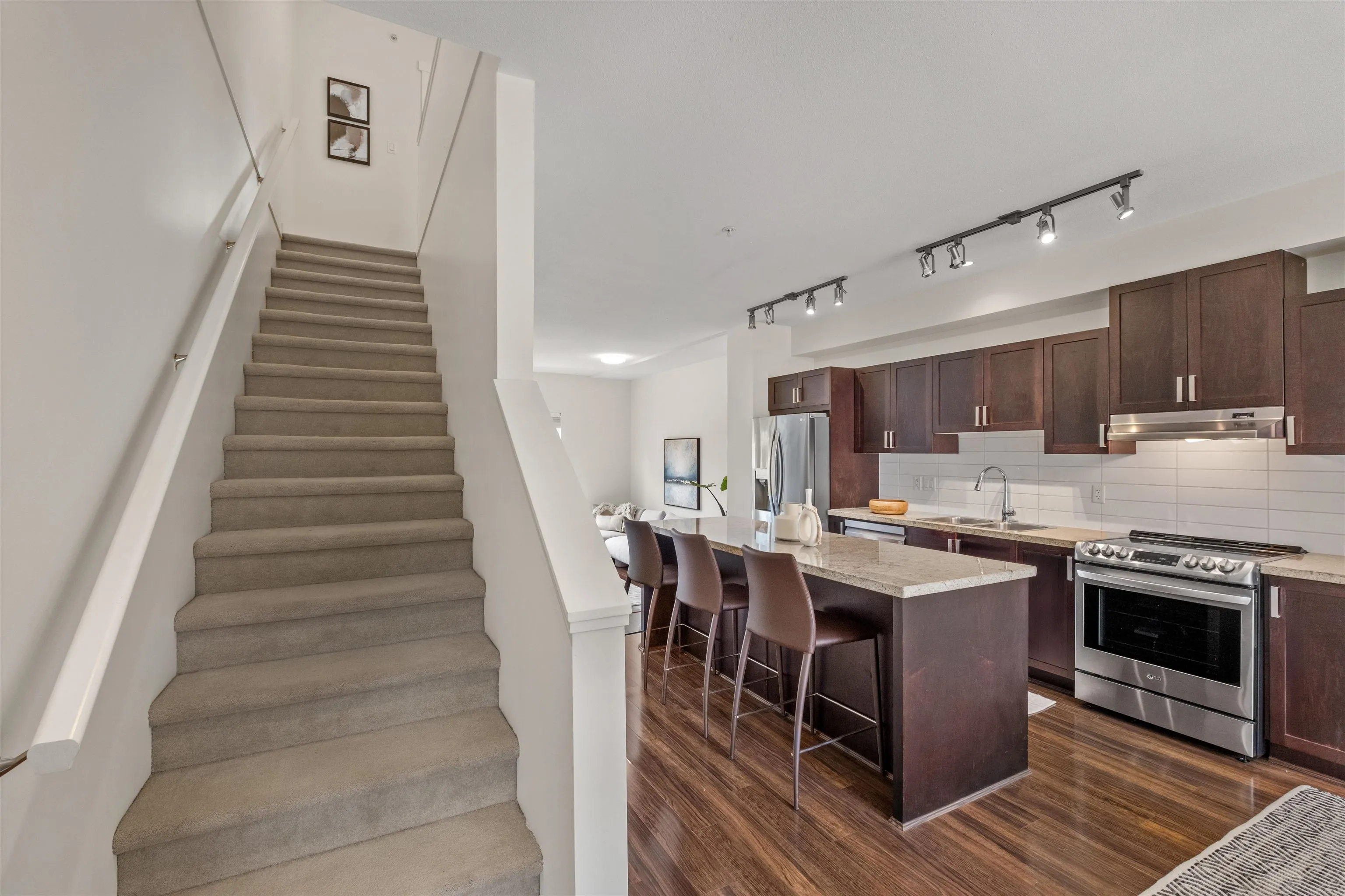 713 Premier Street