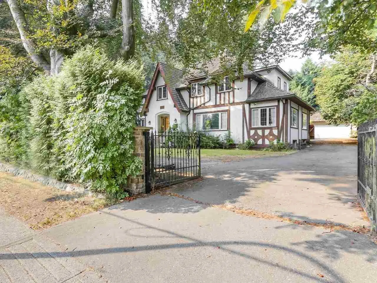 2629 W 49th Avenue