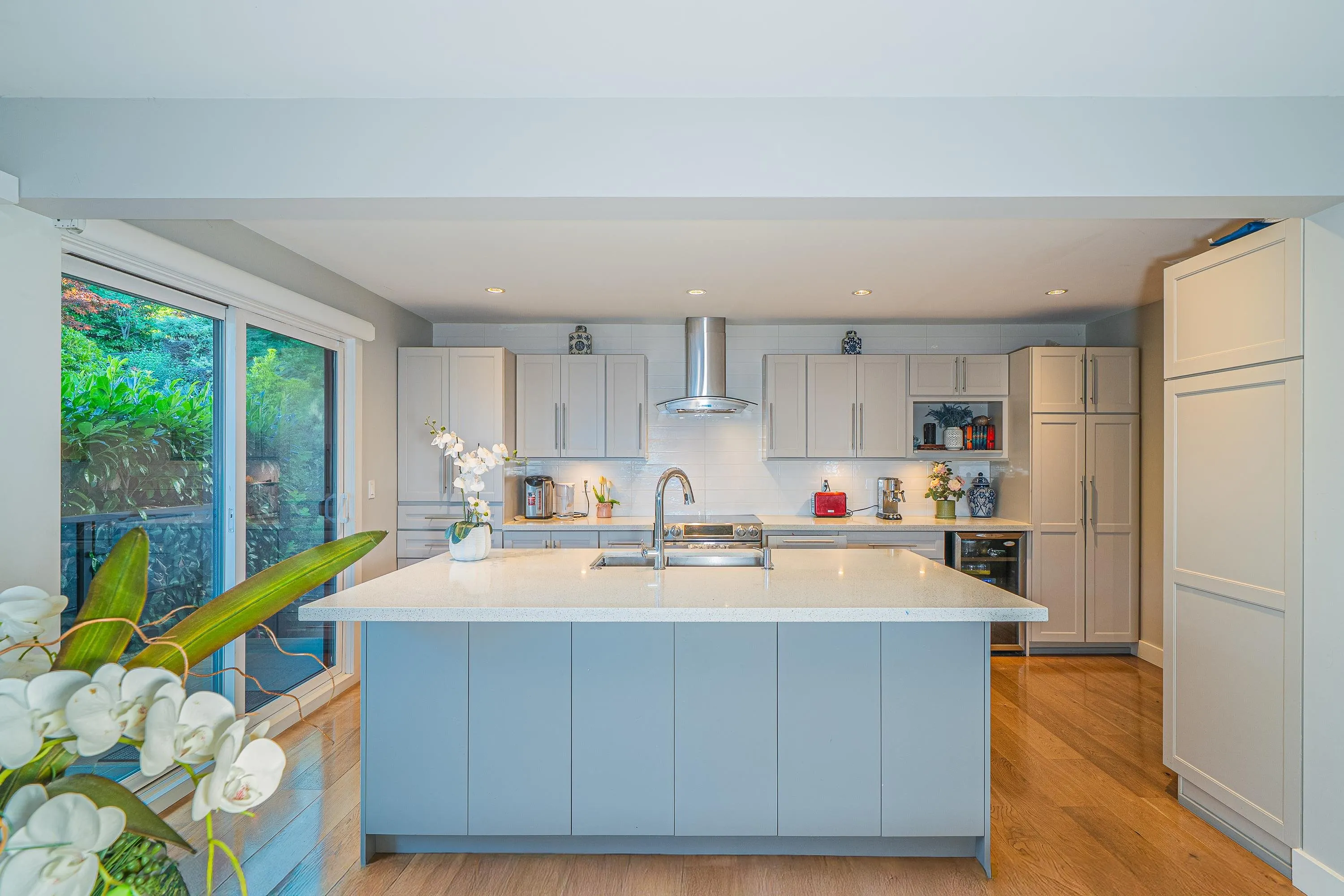 18 2214 Folkestone Way