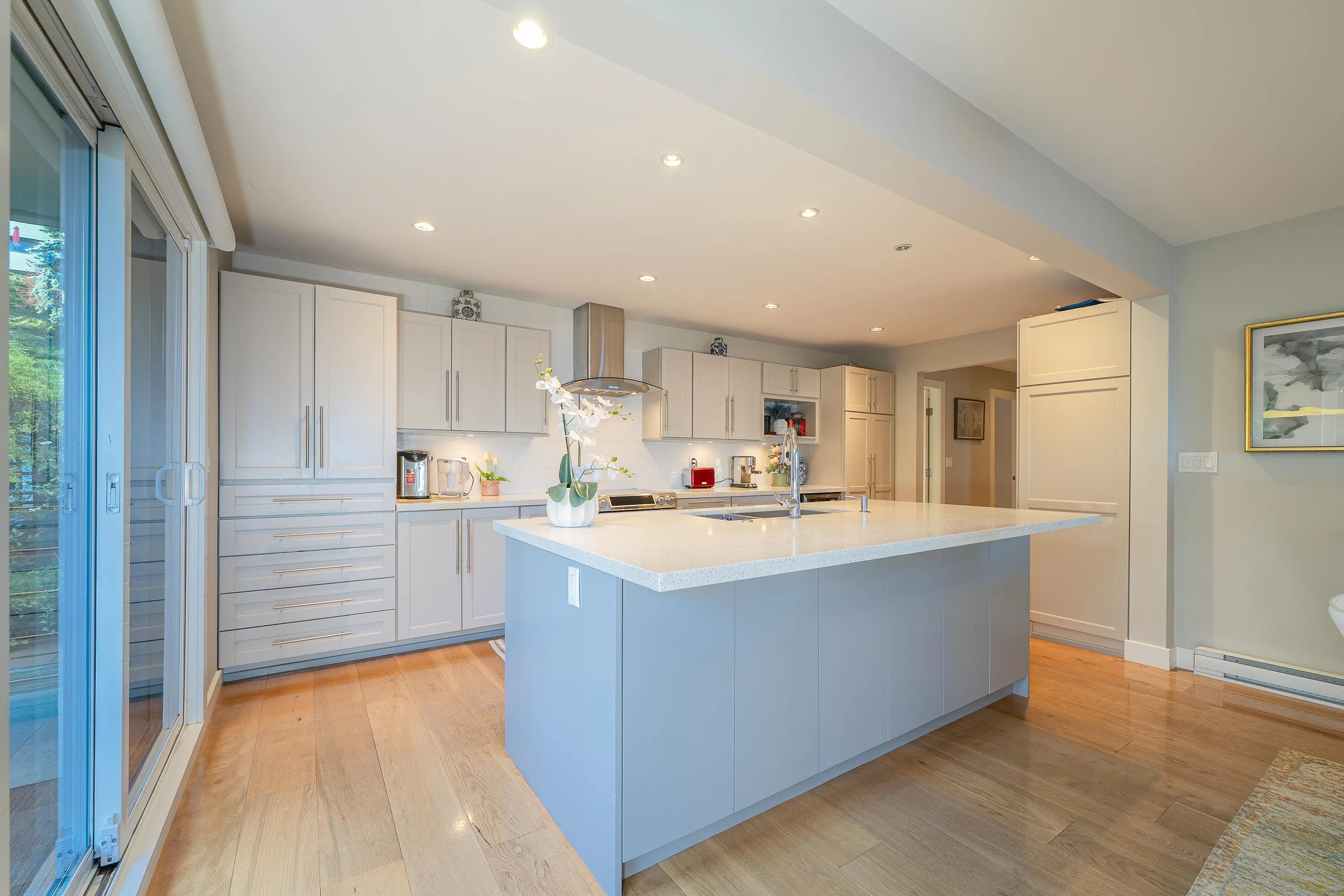 18 2214 Folkestone Way