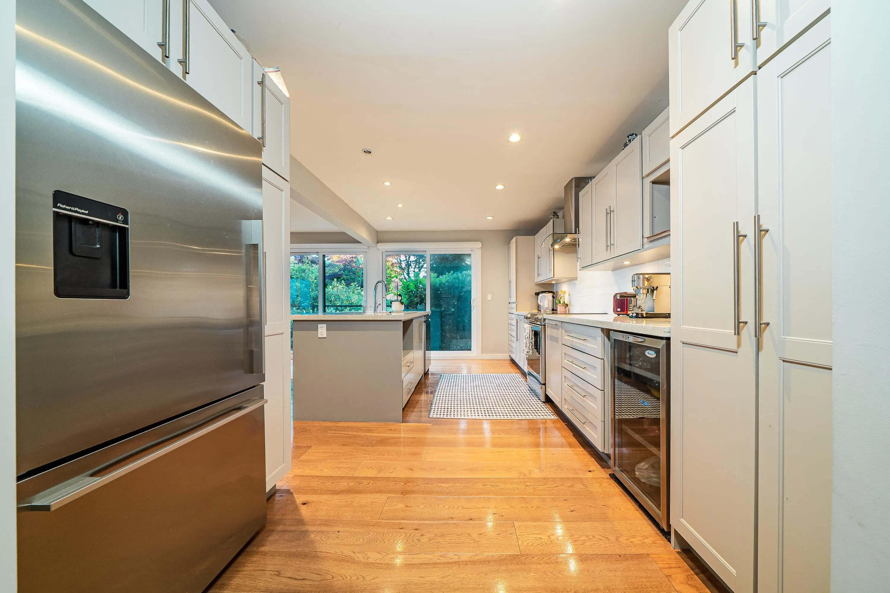 18 2214 Folkestone Way