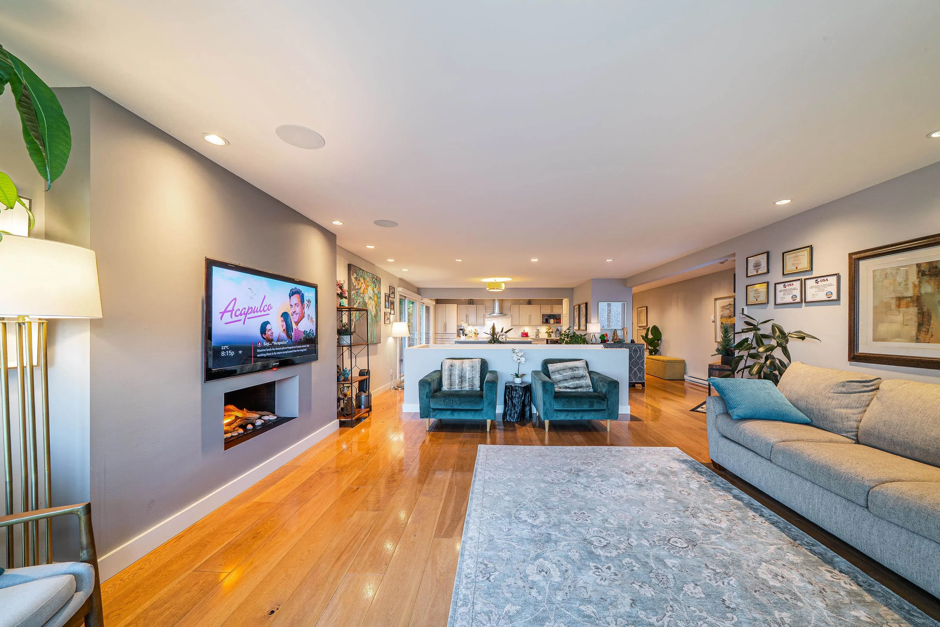 18 2214 Folkestone Way