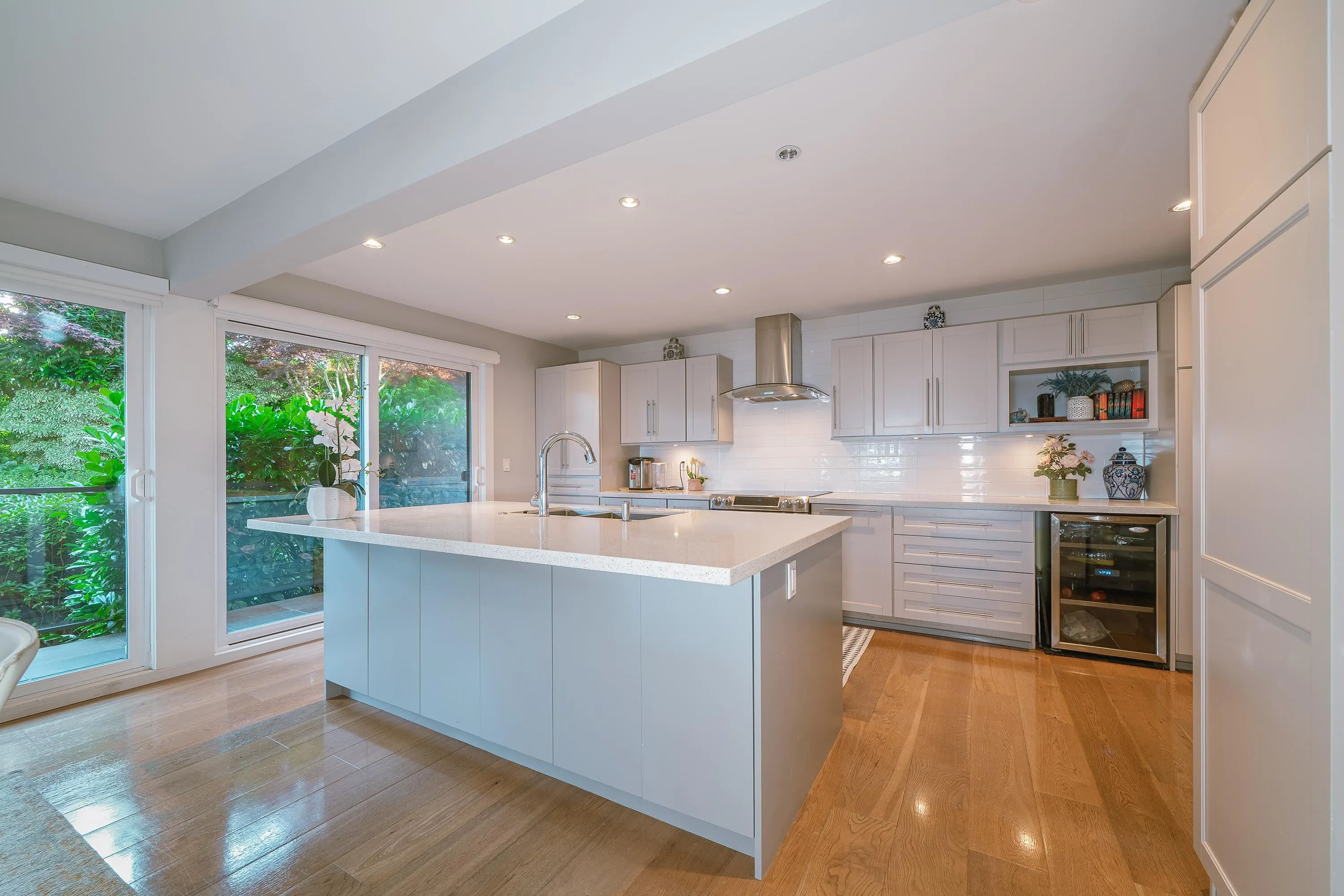 18 2214 Folkestone Way