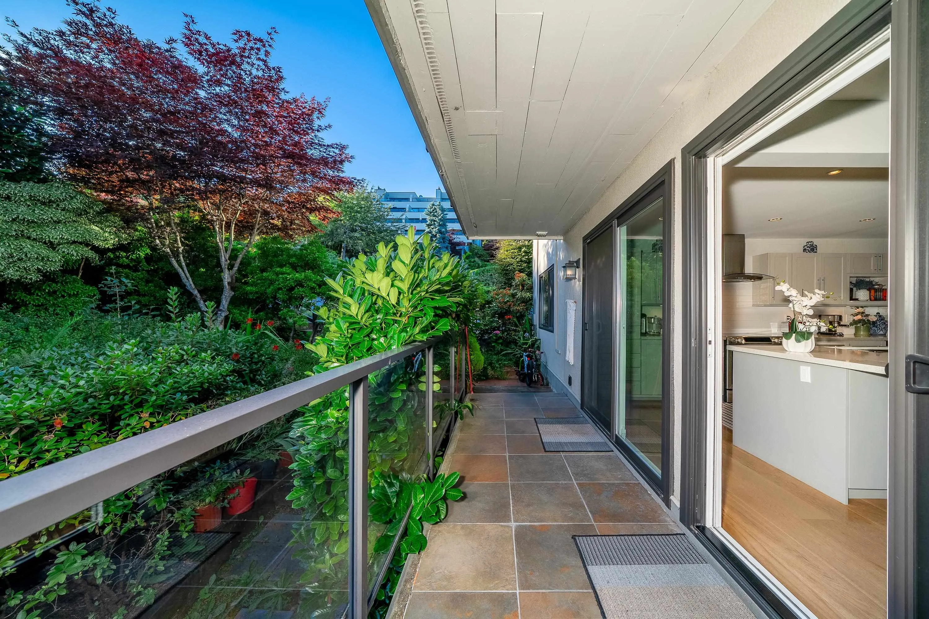 18 2214 Folkestone Way