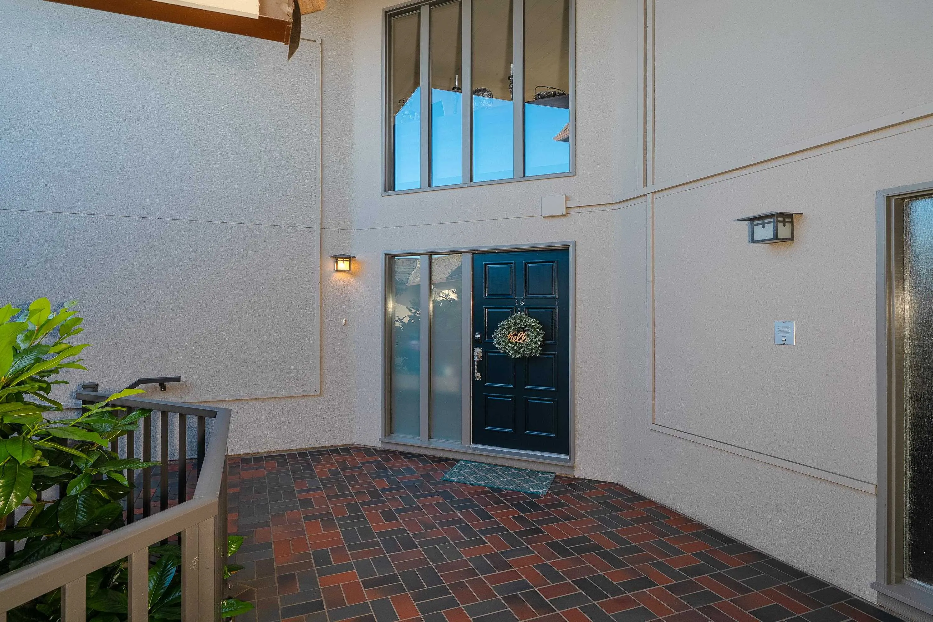 18 2214 Folkestone Way