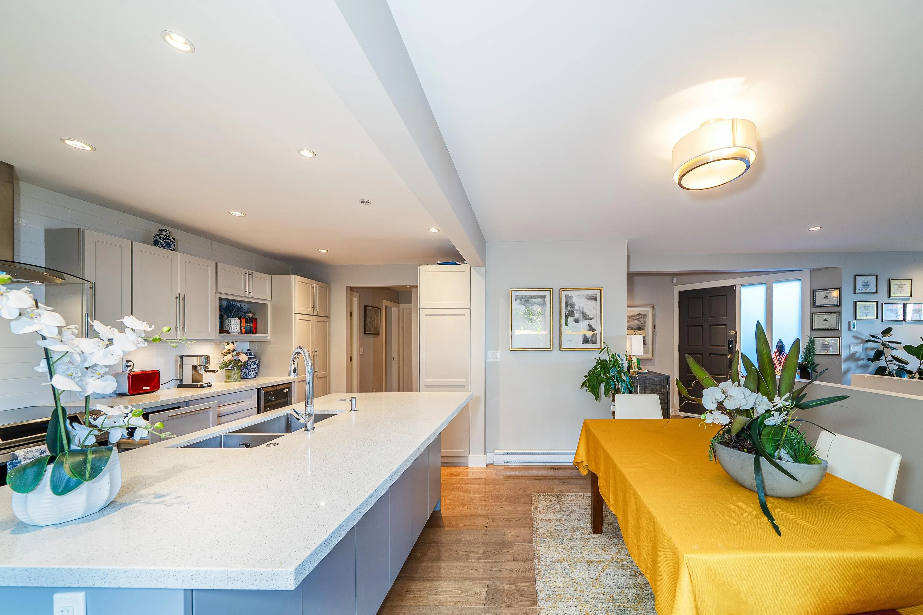 18 2214 Folkestone Way