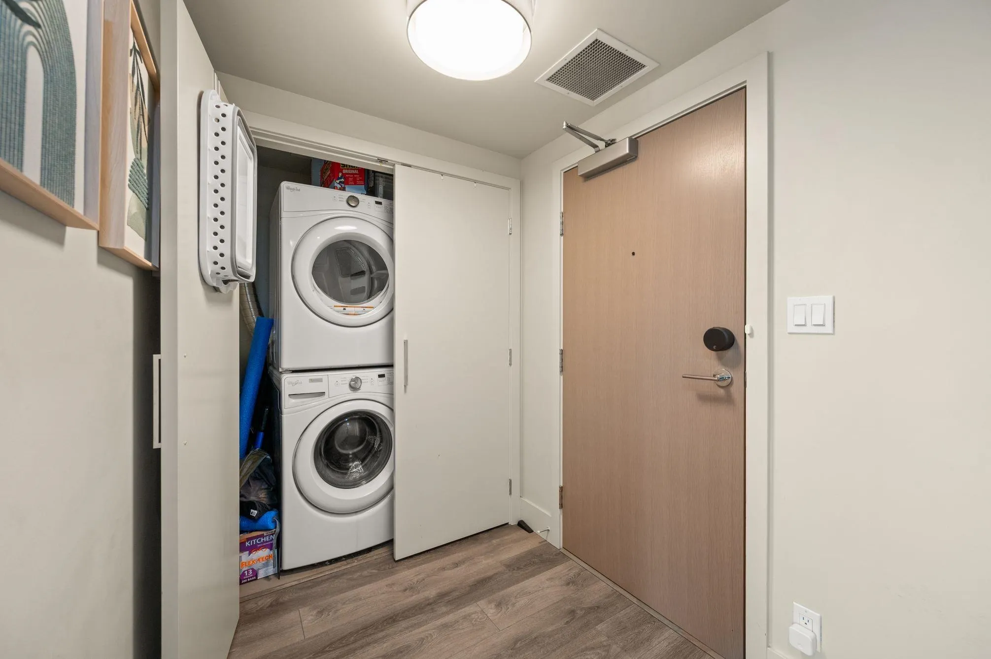 1001 680 Seylynn Crescent