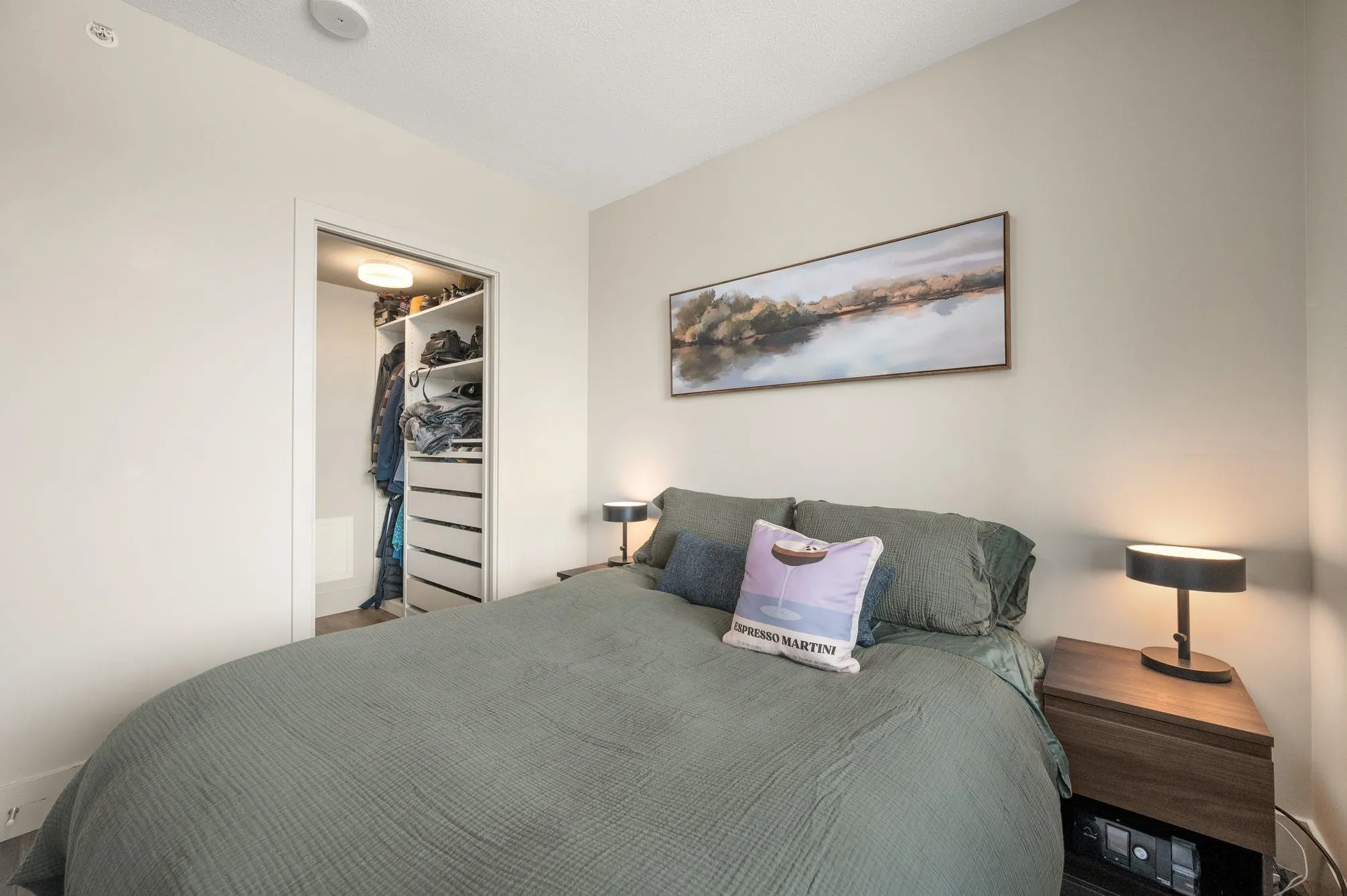 1001 680 Seylynn Crescent