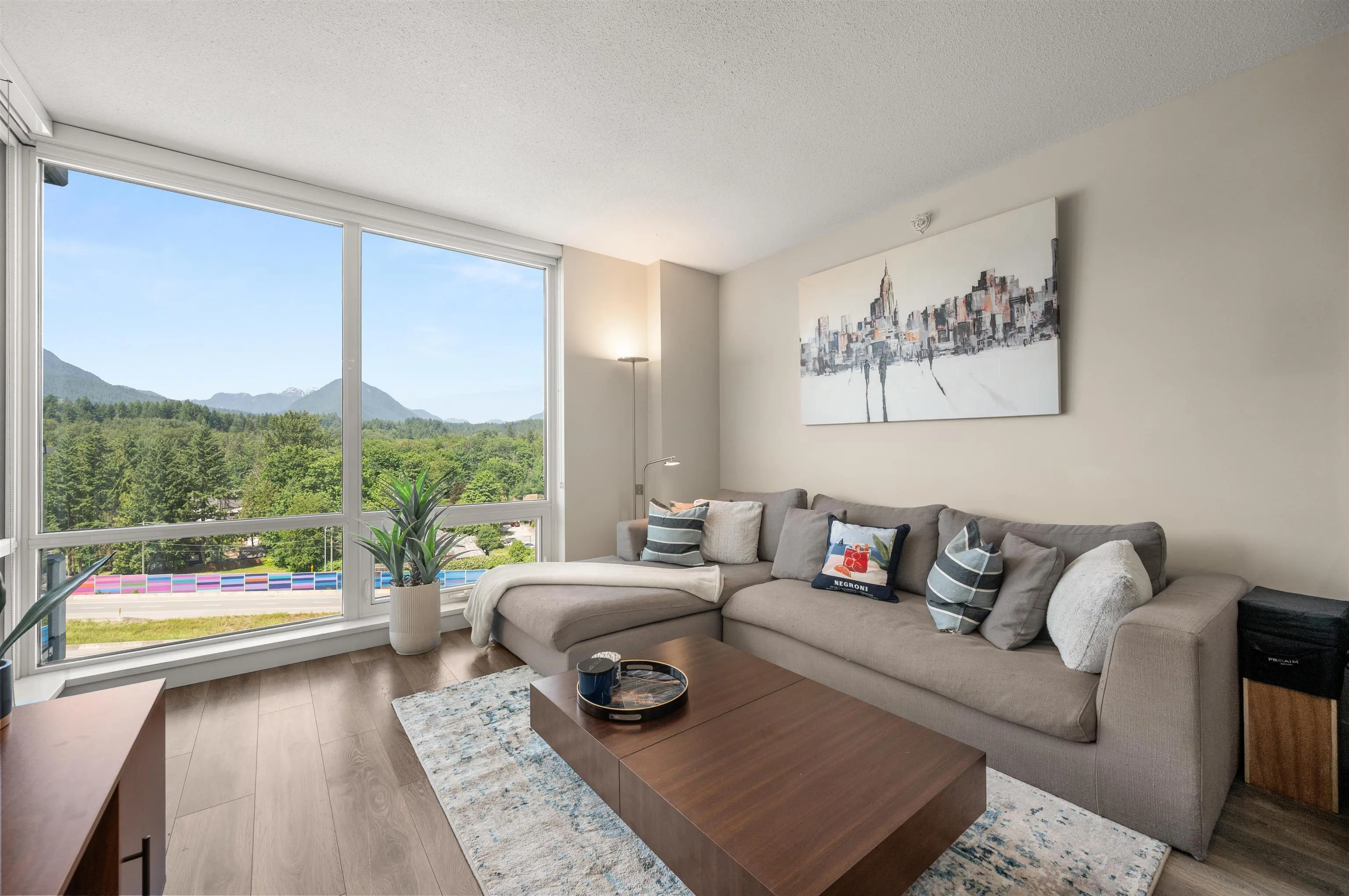 1001 680 Seylynn Crescent