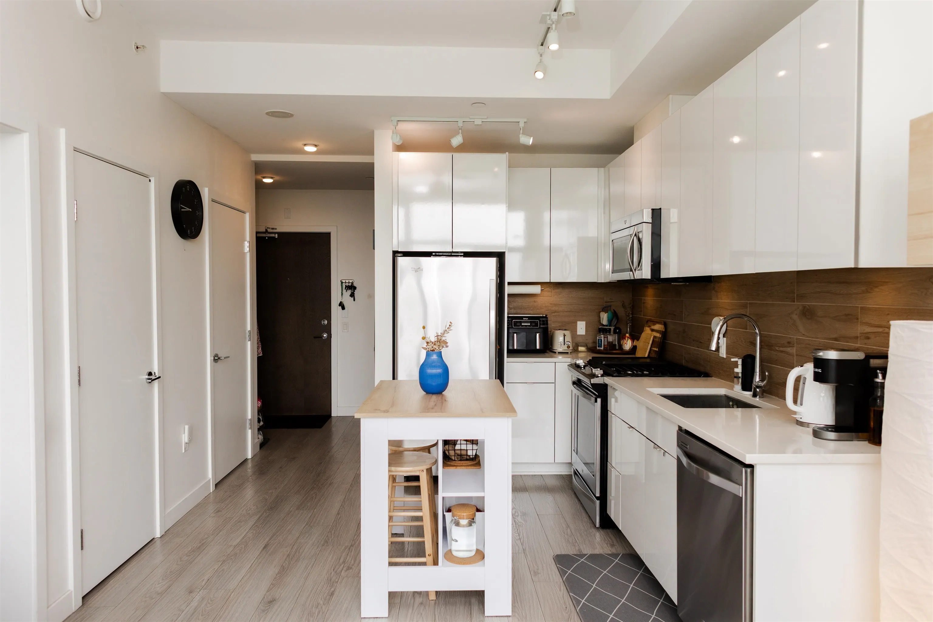208 200 Nelson's Crescent