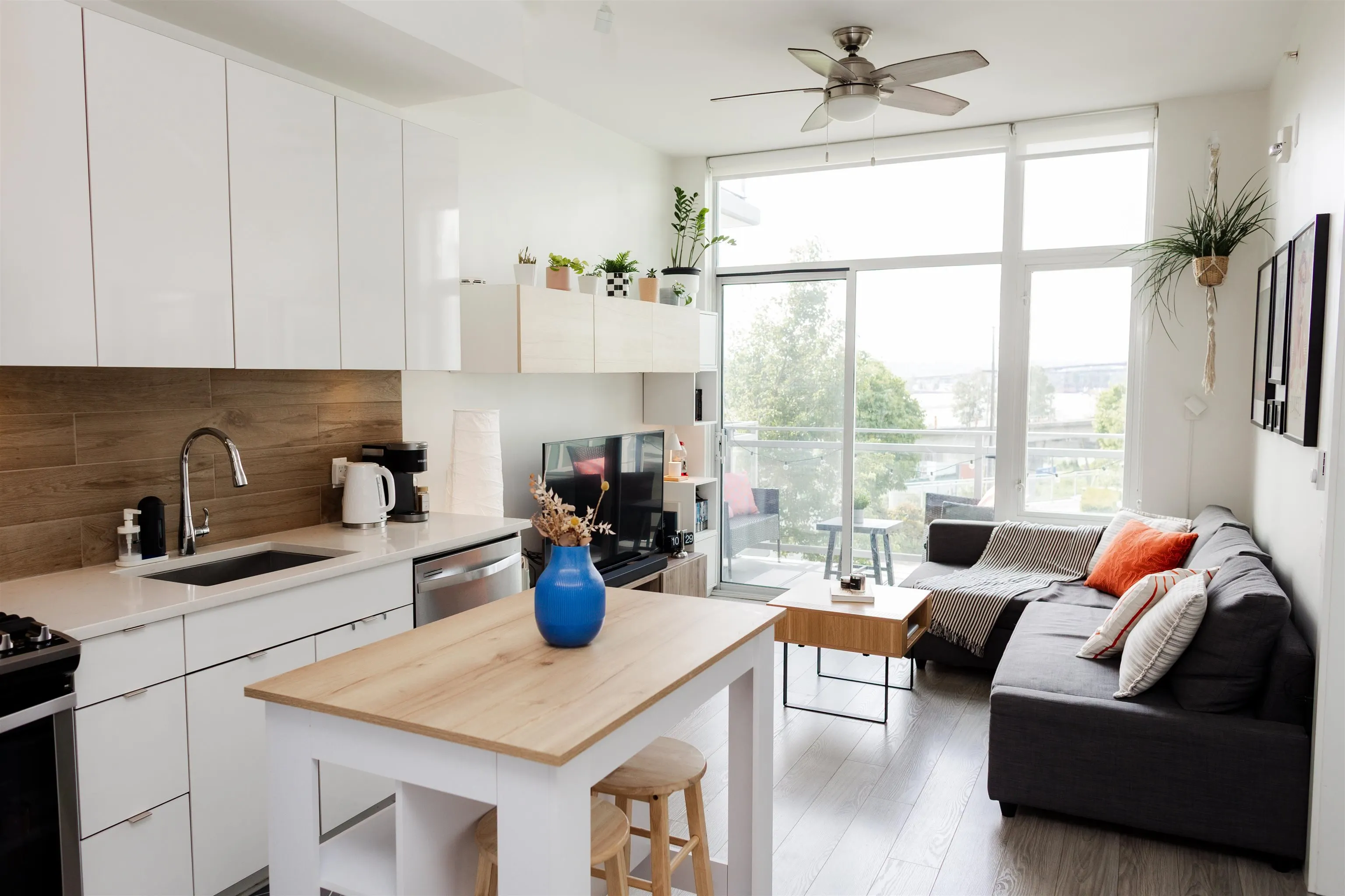 208 200 Nelson's Crescent