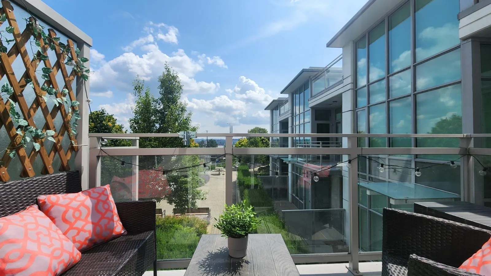208 200 Nelson's Crescent