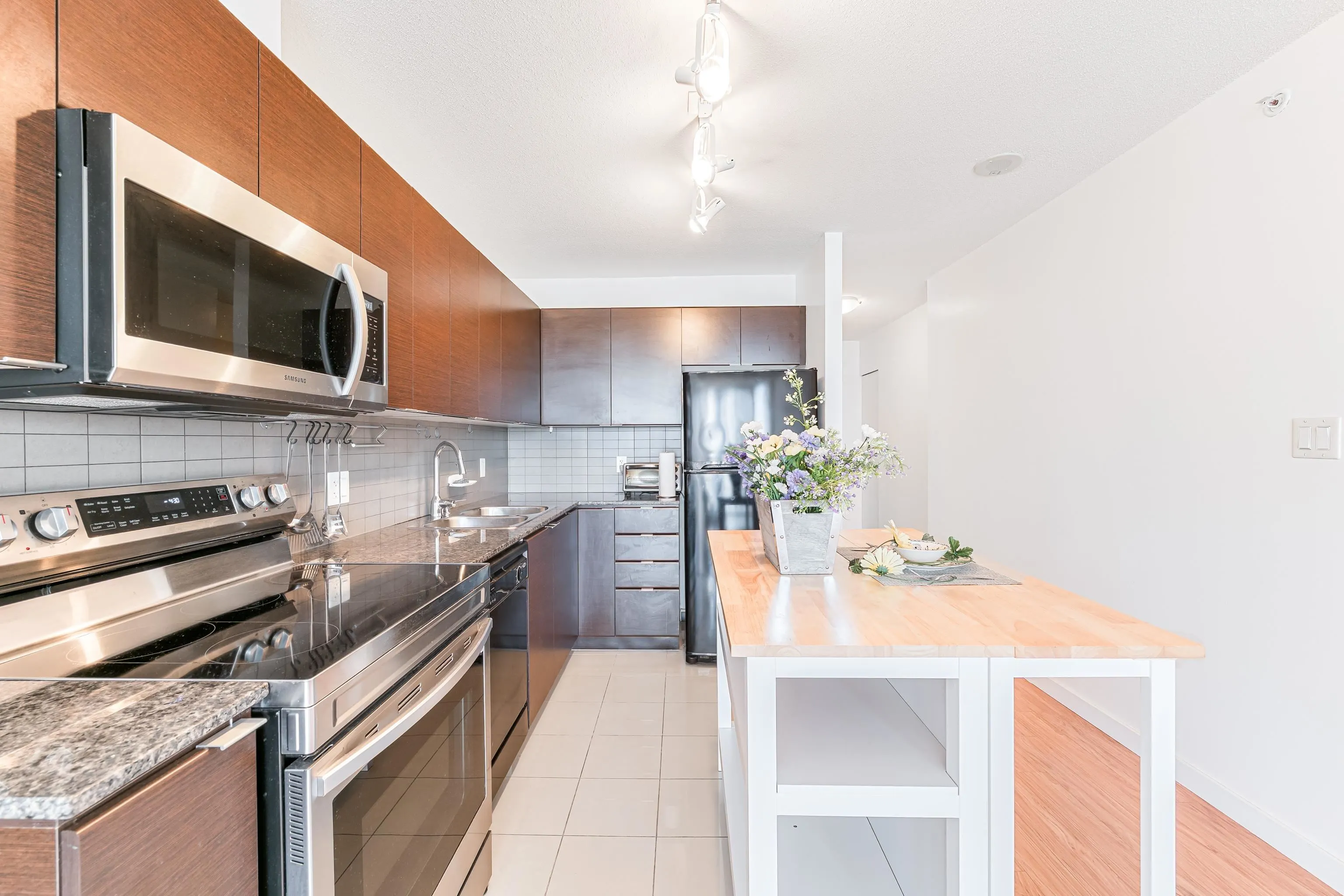 1009 13618 100 Avenue