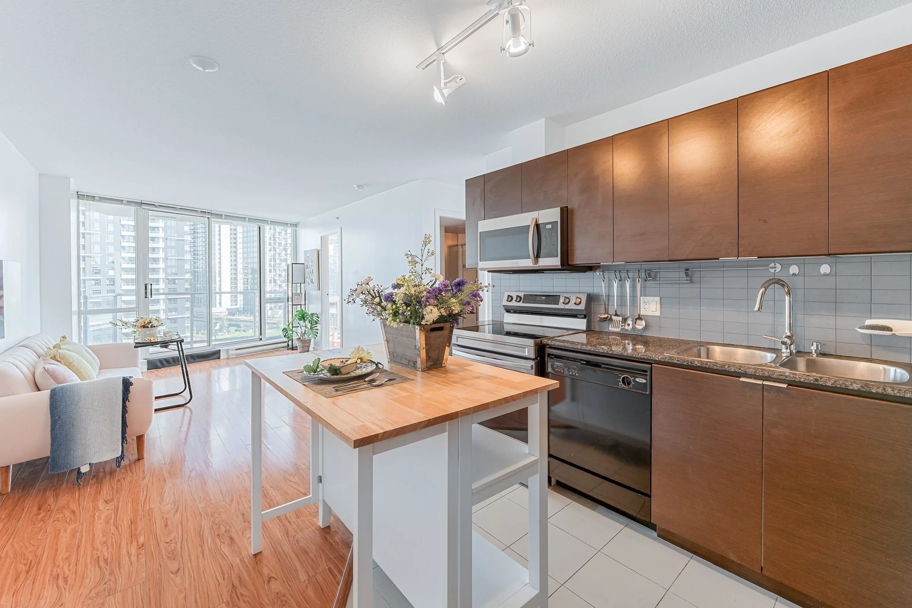 1009 13618 100 Avenue