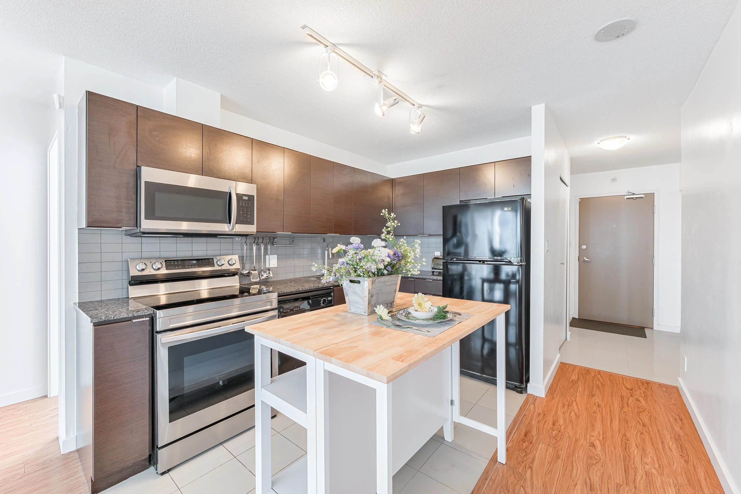 1009 13618 100 Avenue