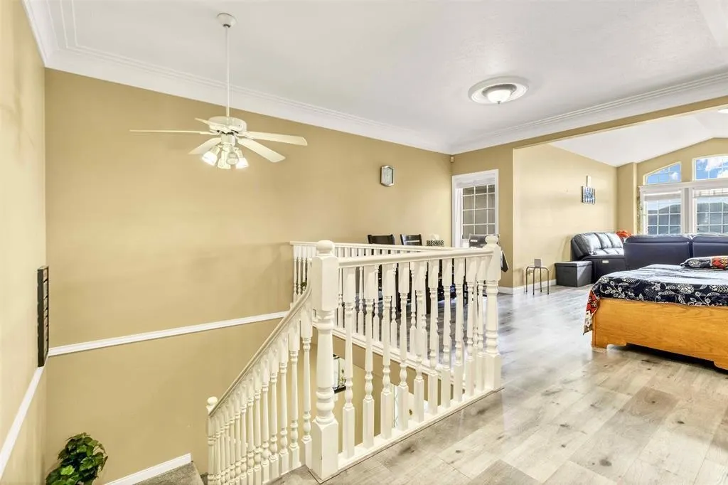 17 31445 Upper Maclure Road