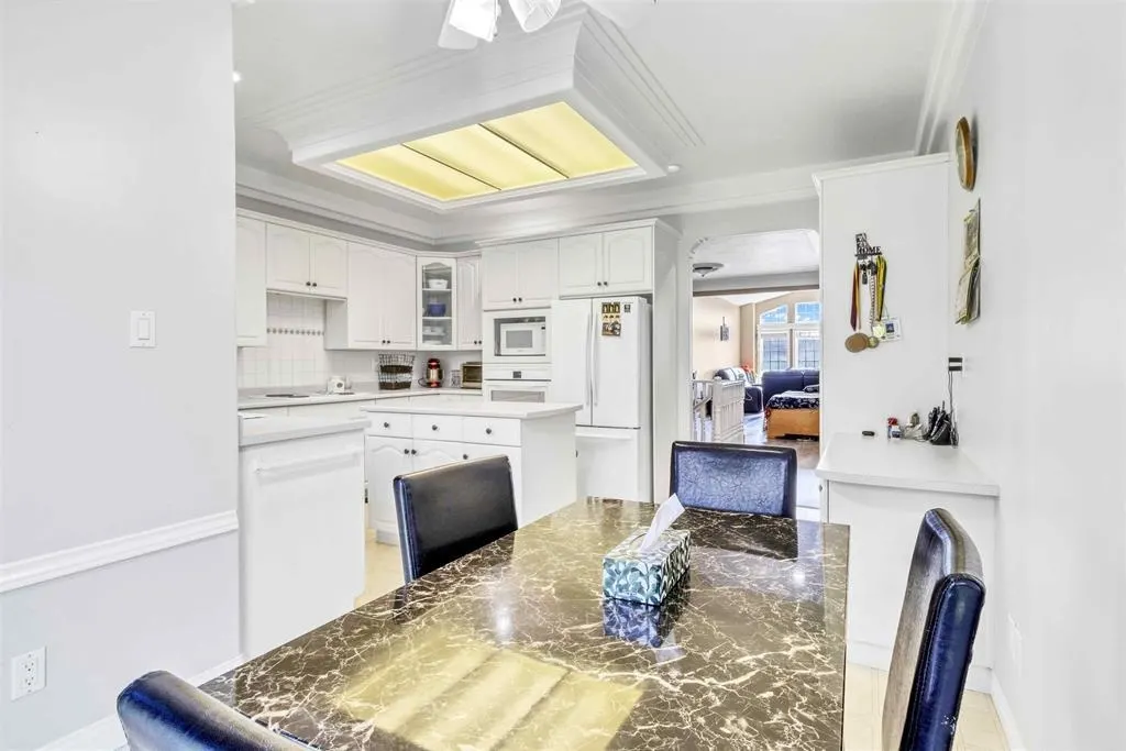 17 31445 Upper Maclure Road