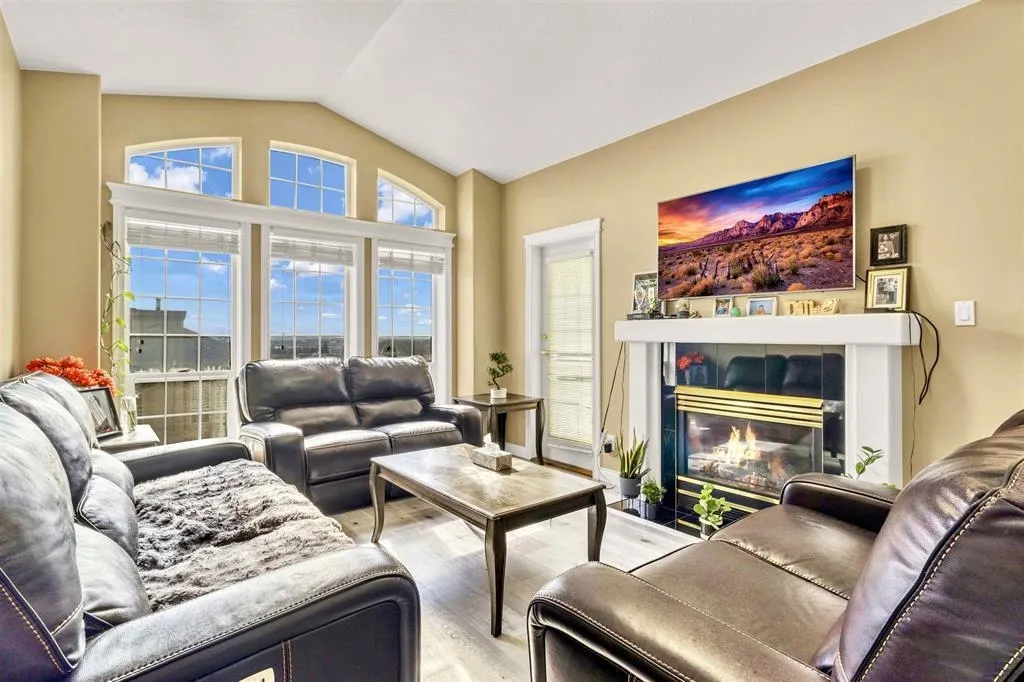 17 31445 Upper Maclure Road