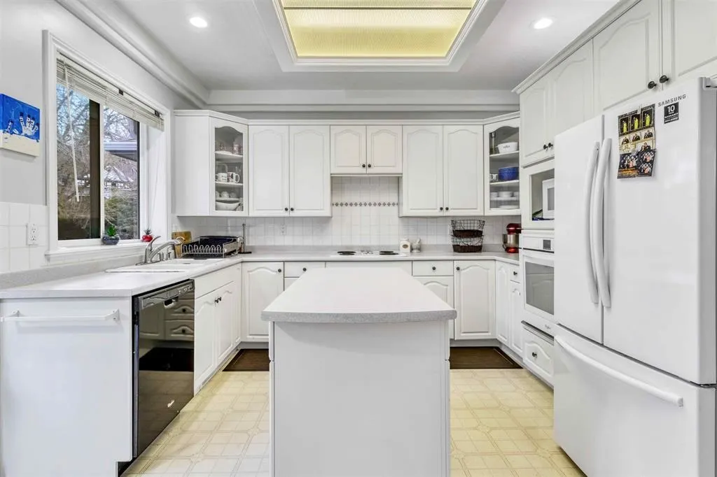 17 31445 Upper Maclure Road