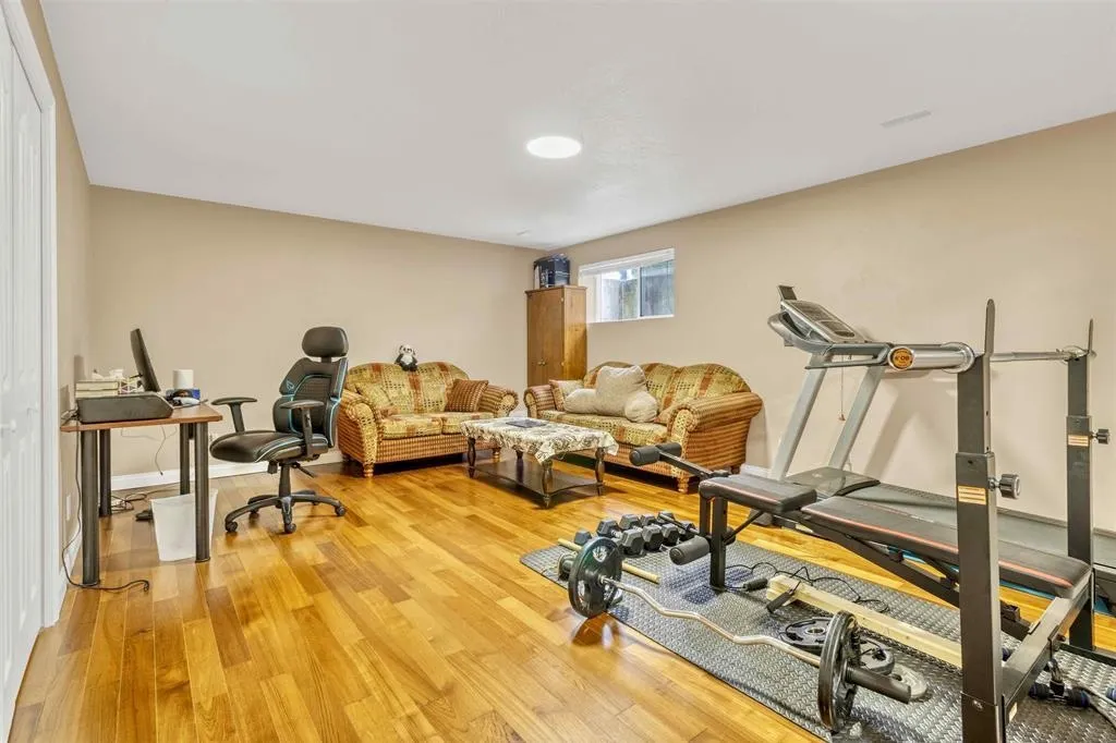17 31445 Upper Maclure Road