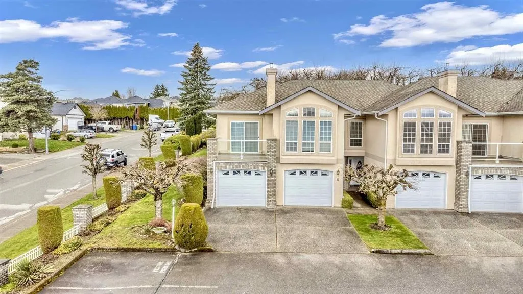 17 31445 Upper Maclure Road