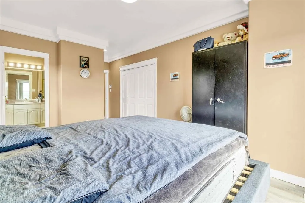17 31445 Upper Maclure Road