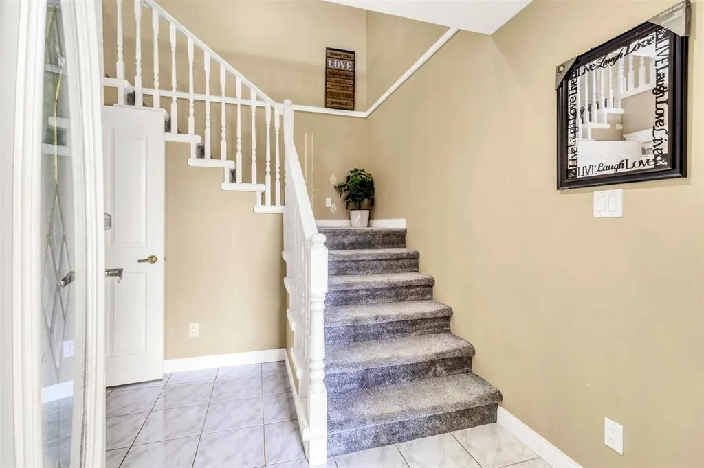 17 31445 Upper Maclure Road