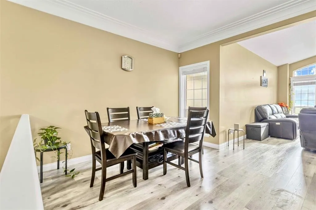17 31445 Upper Maclure Road