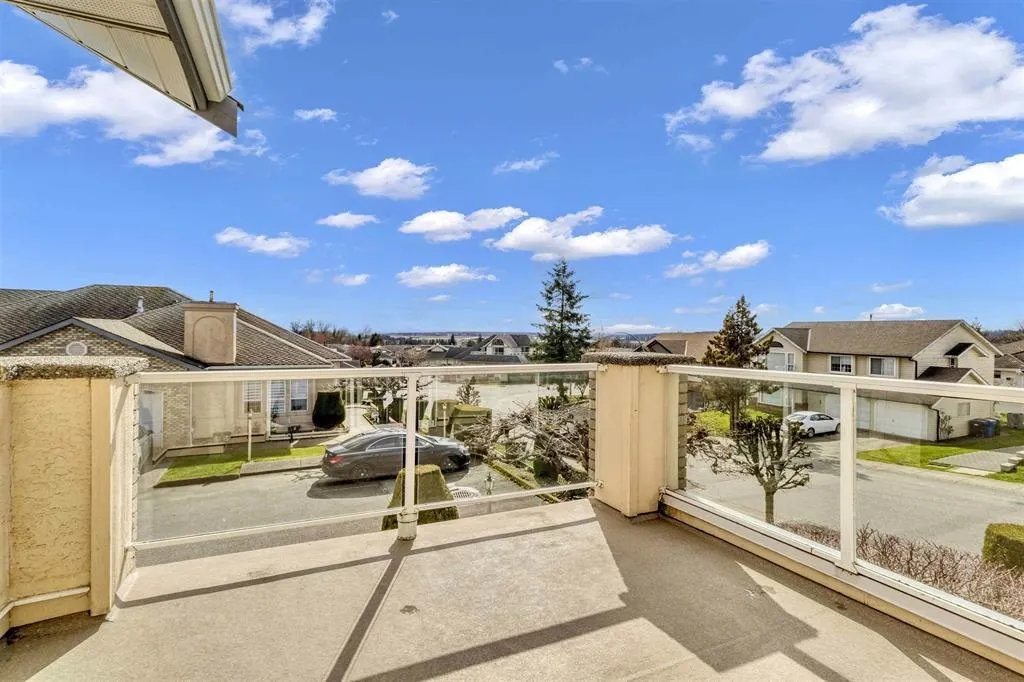 17 31445 Upper Maclure Road