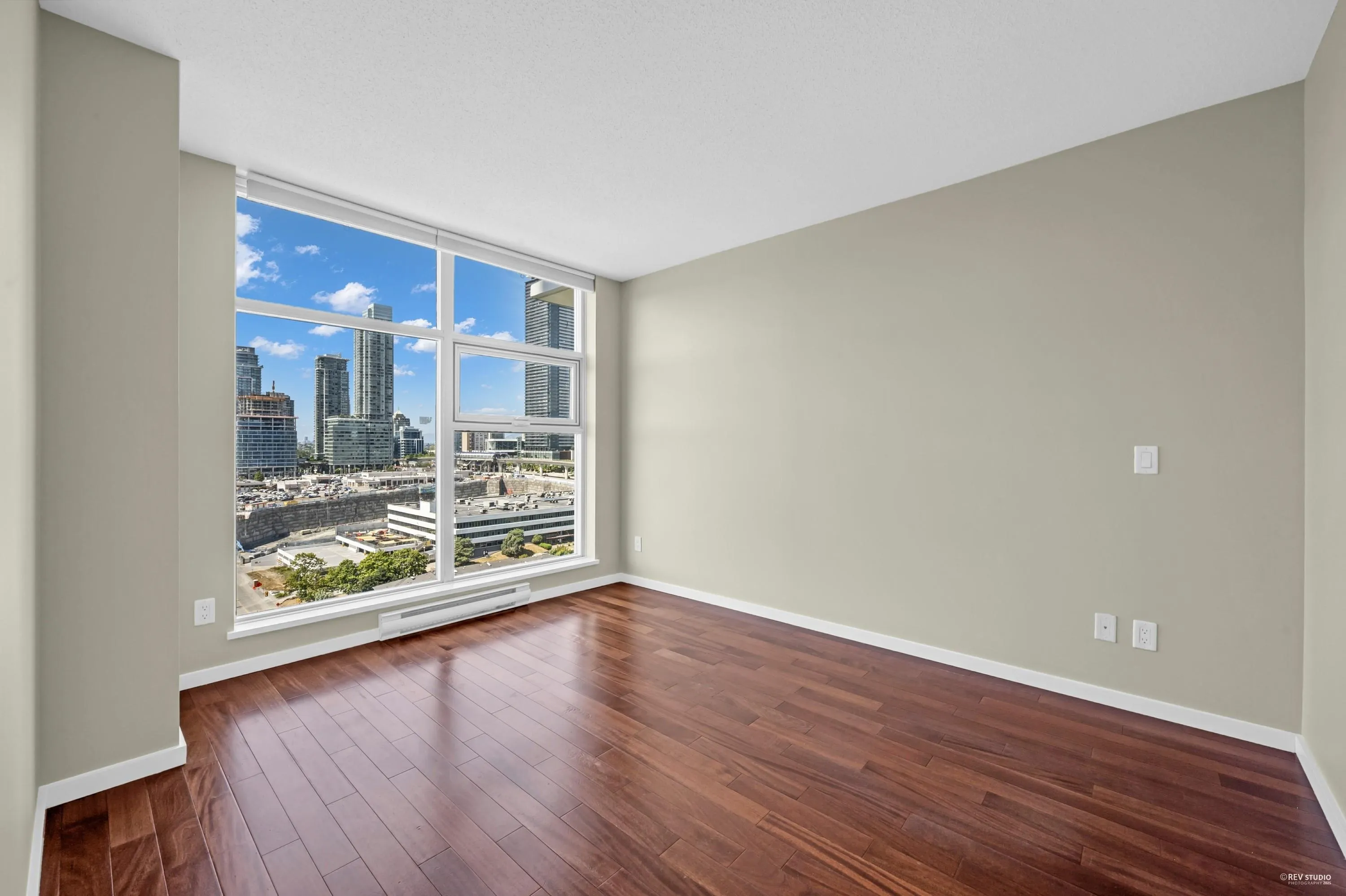 2208 2289 Yukon Crescent