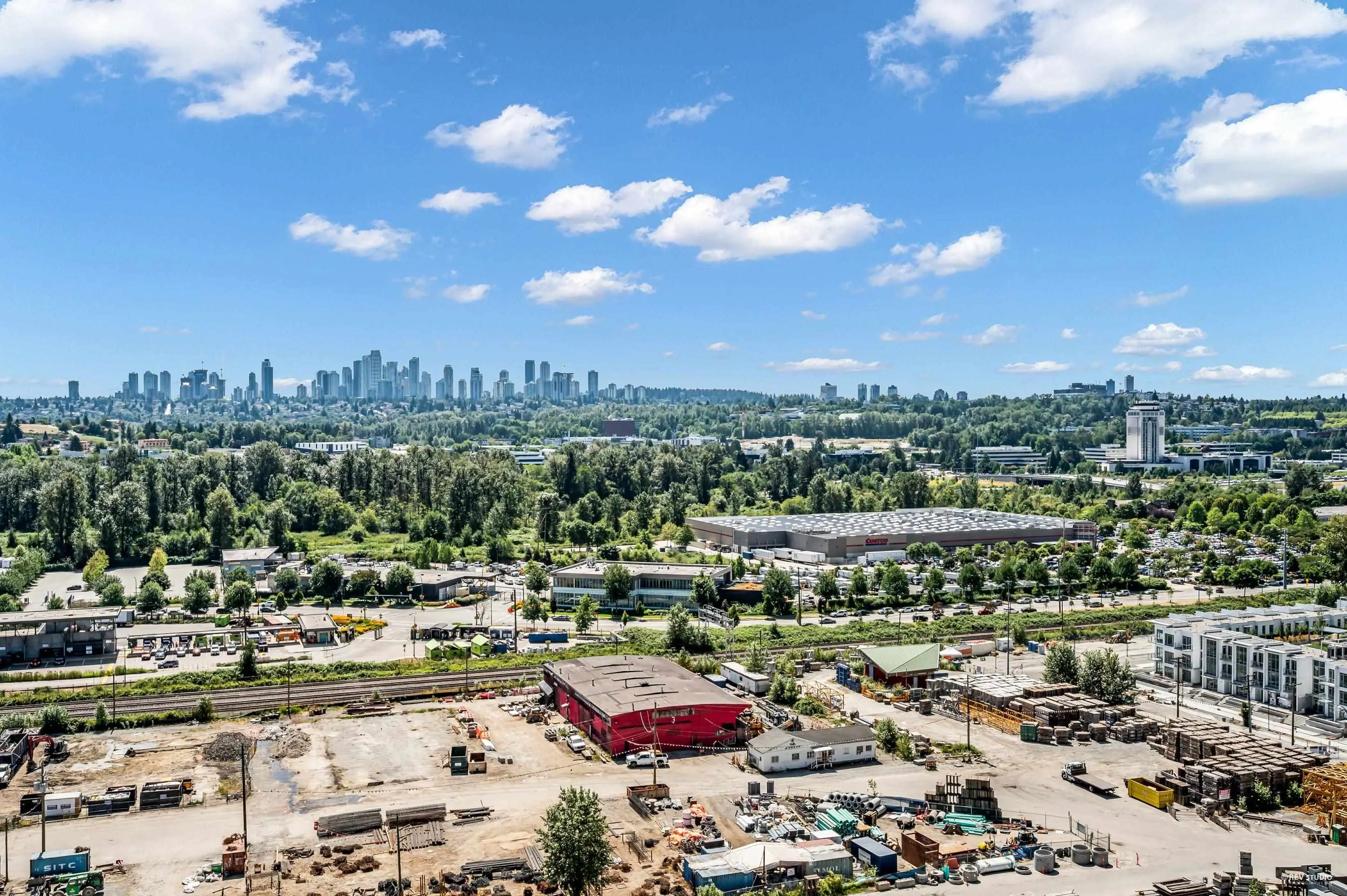 2208 2289 Yukon Crescent