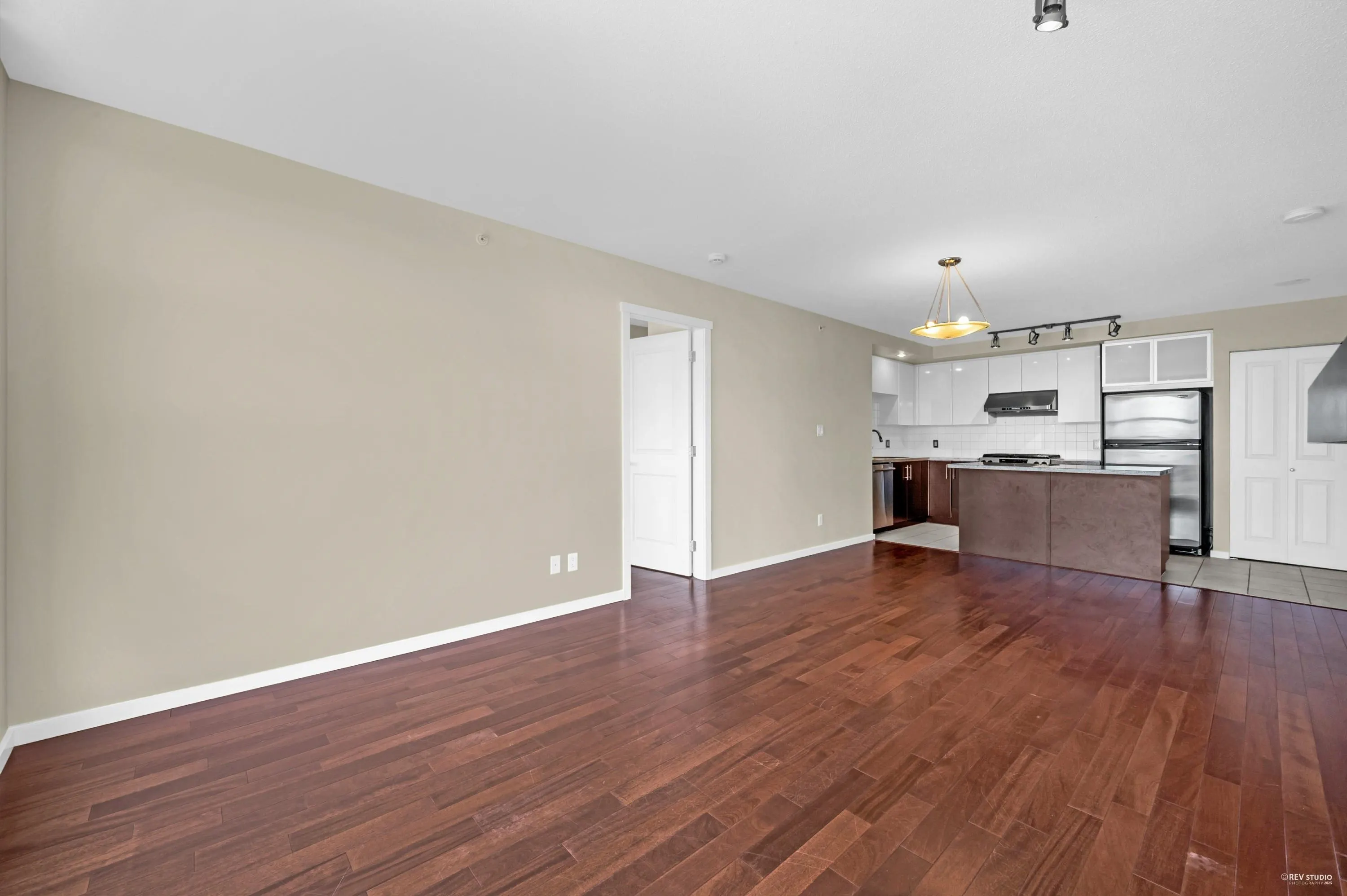 2208 2289 Yukon Crescent