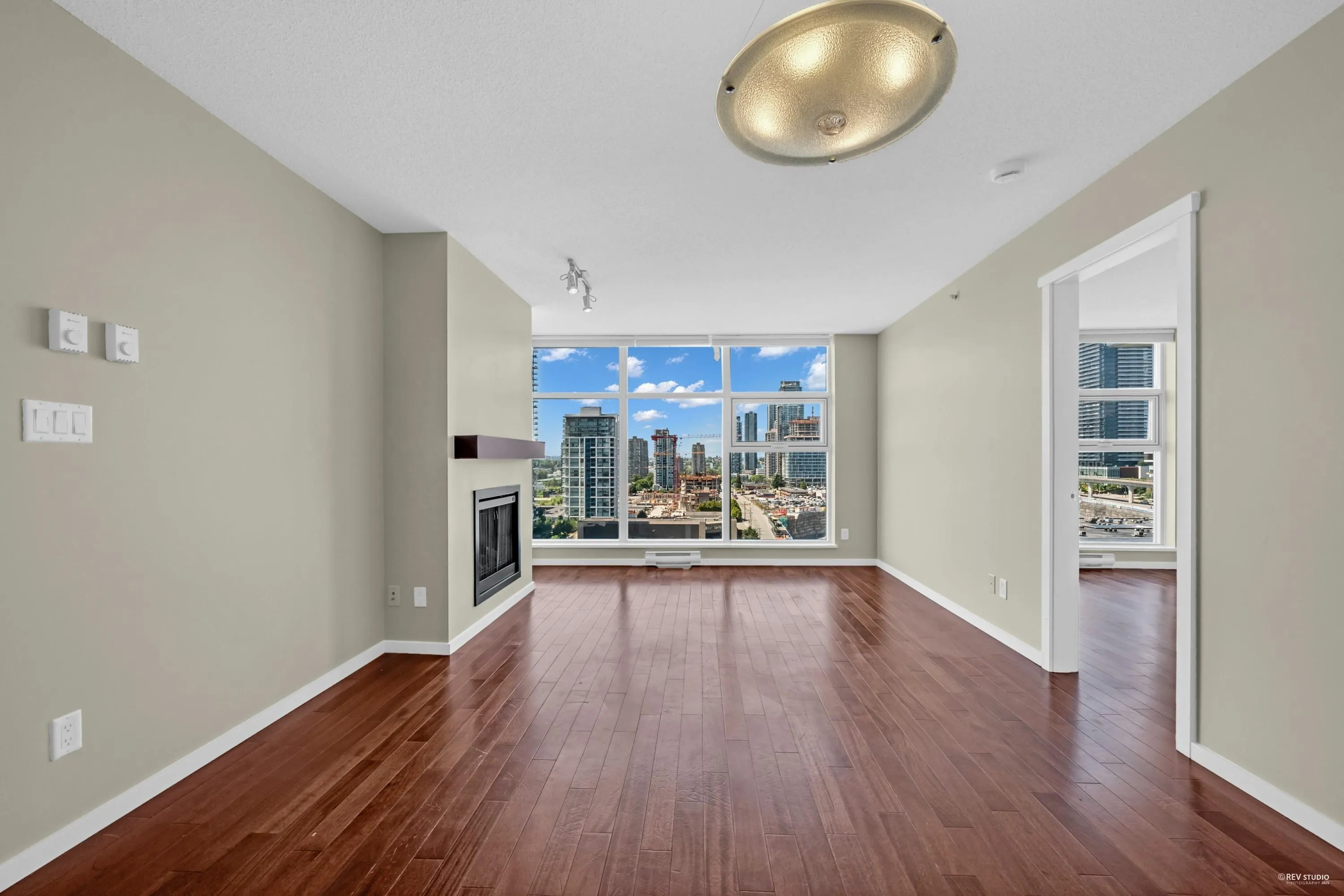 2208 2289 Yukon Crescent
