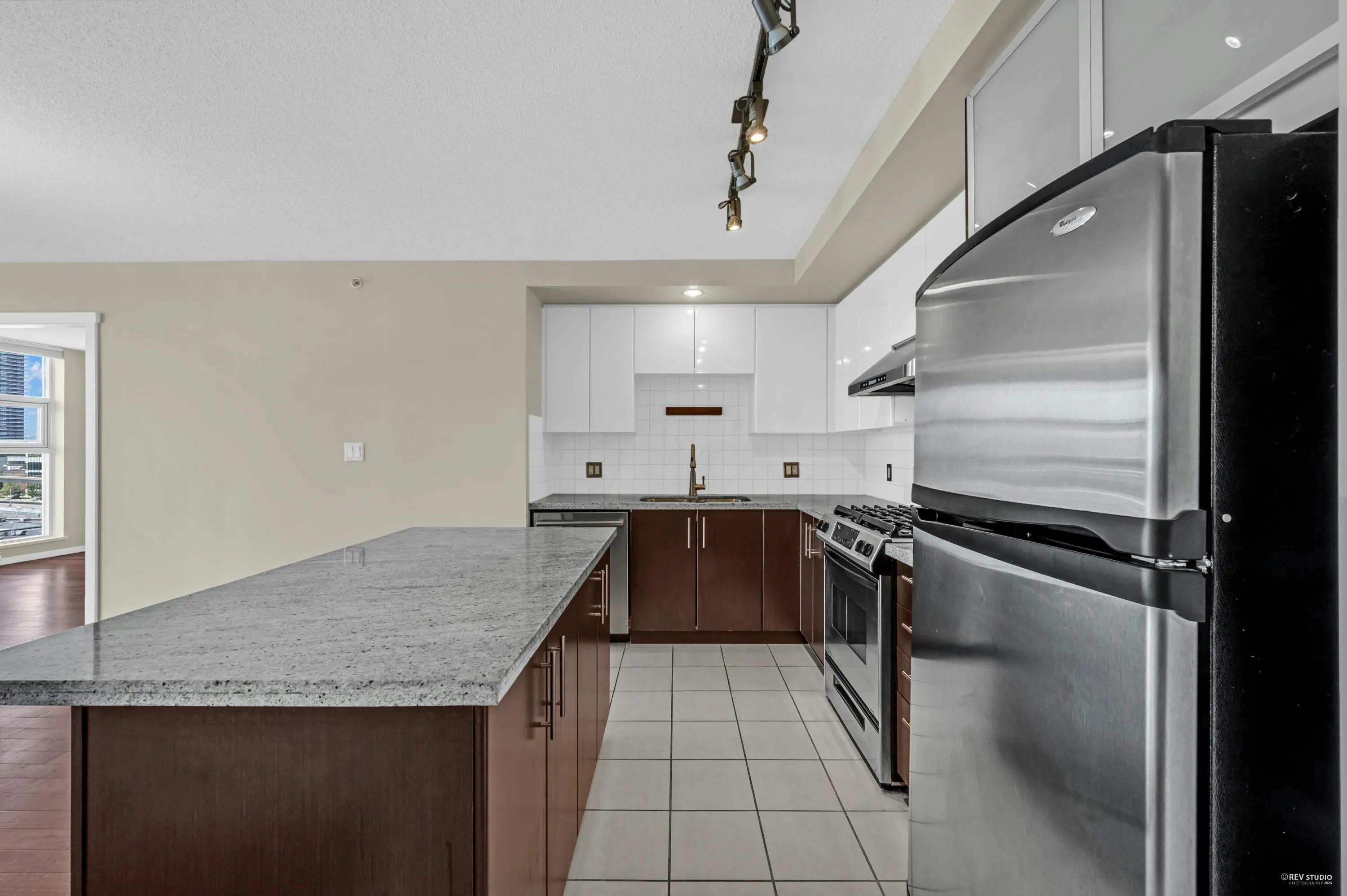 2208 2289 Yukon Crescent