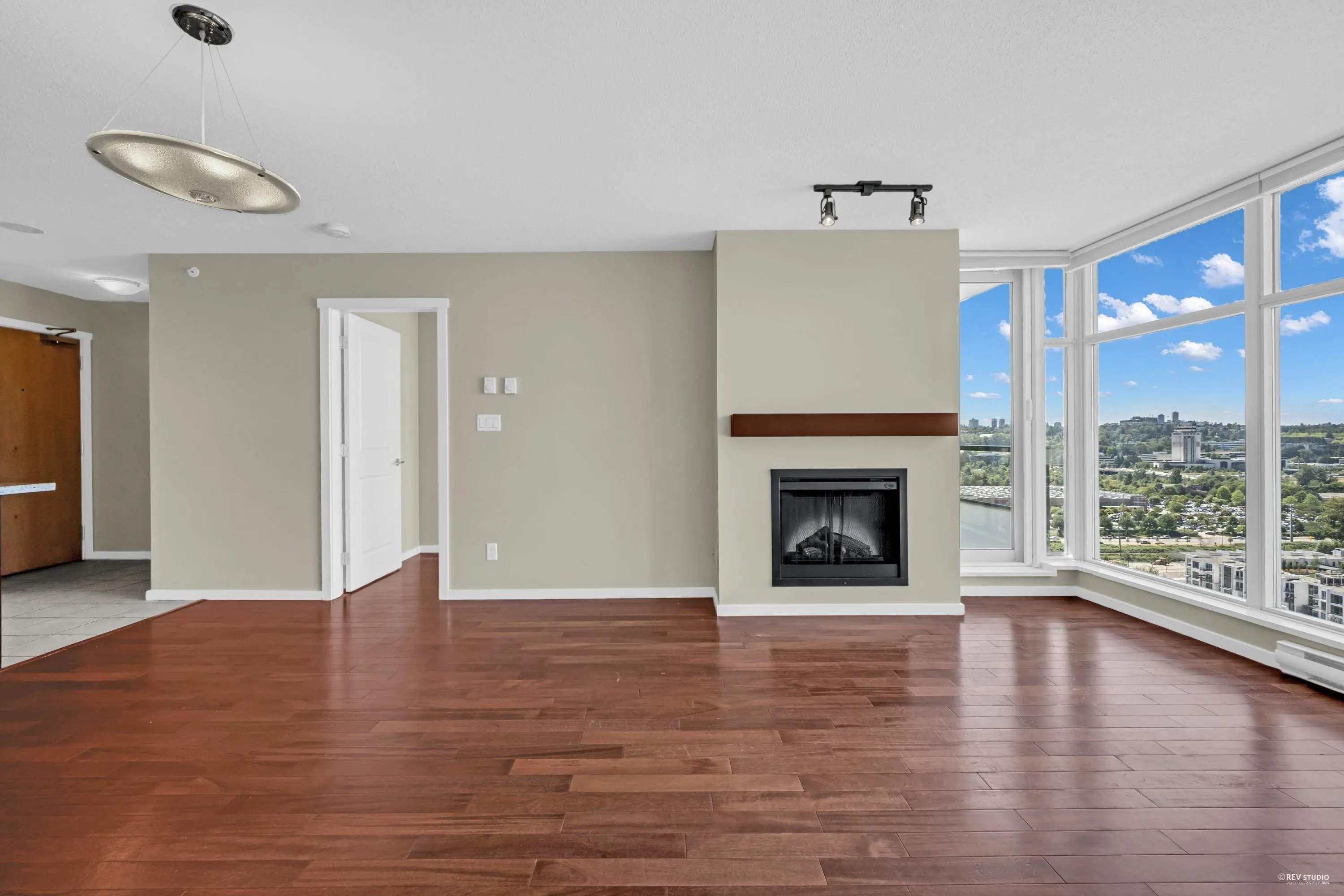 2208 2289 Yukon Crescent