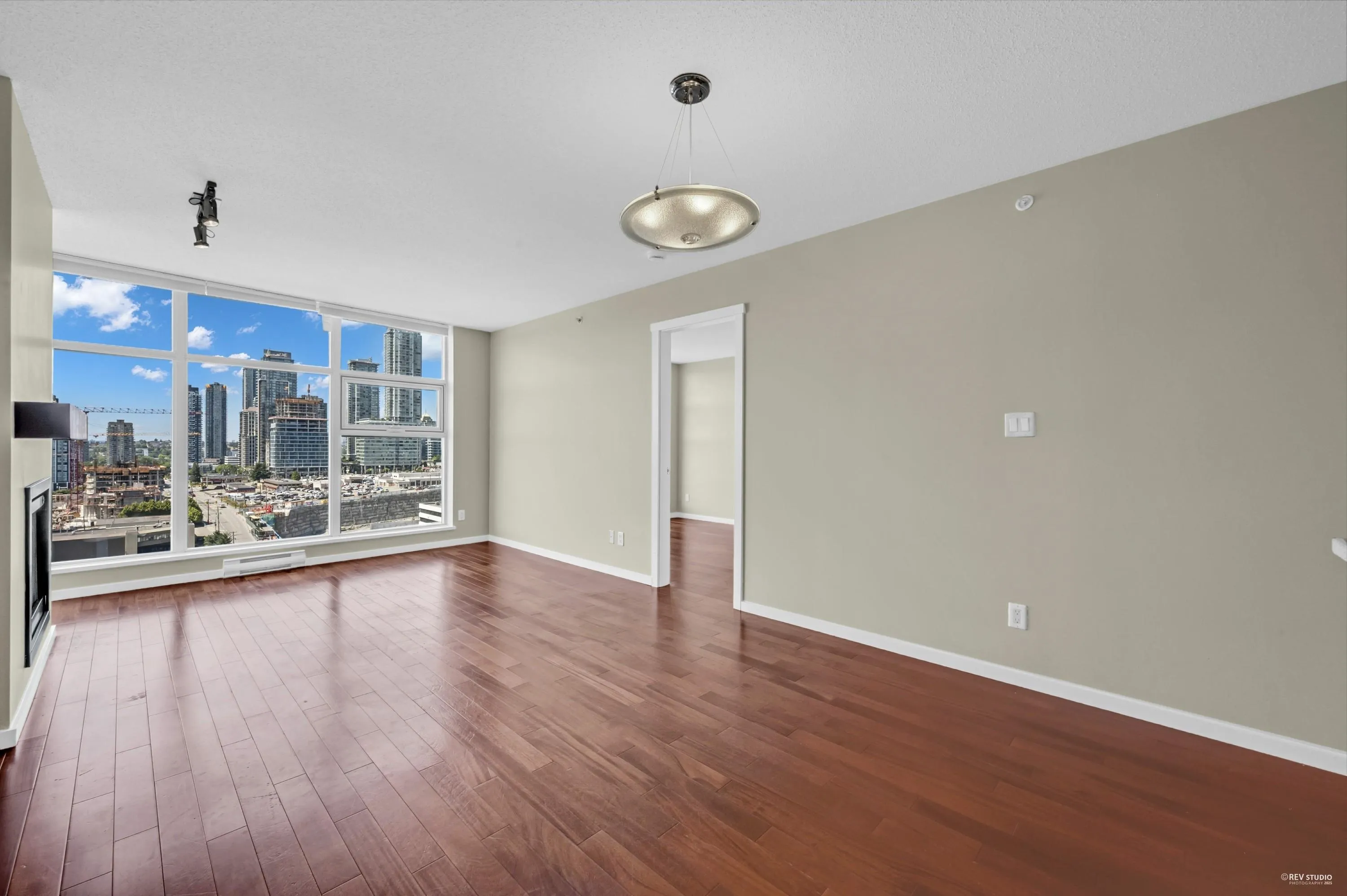 2208 2289 Yukon Crescent