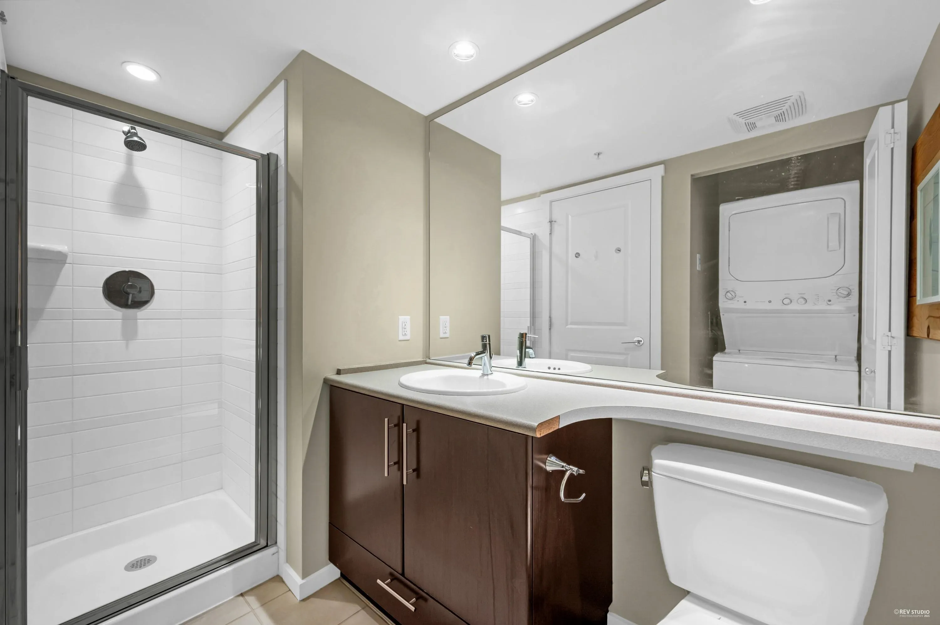 2208 2289 Yukon Crescent