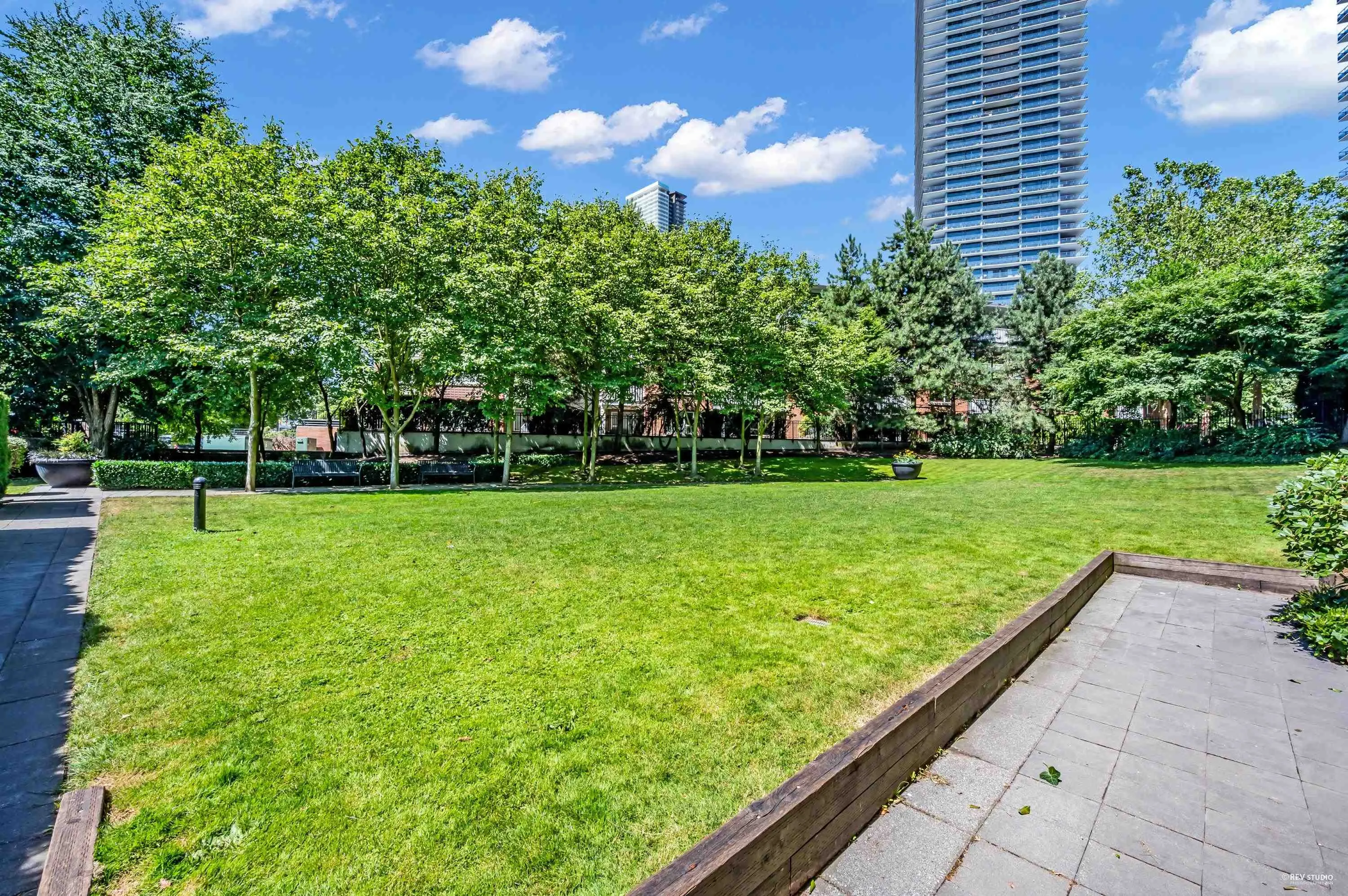 2208 2289 Yukon Crescent