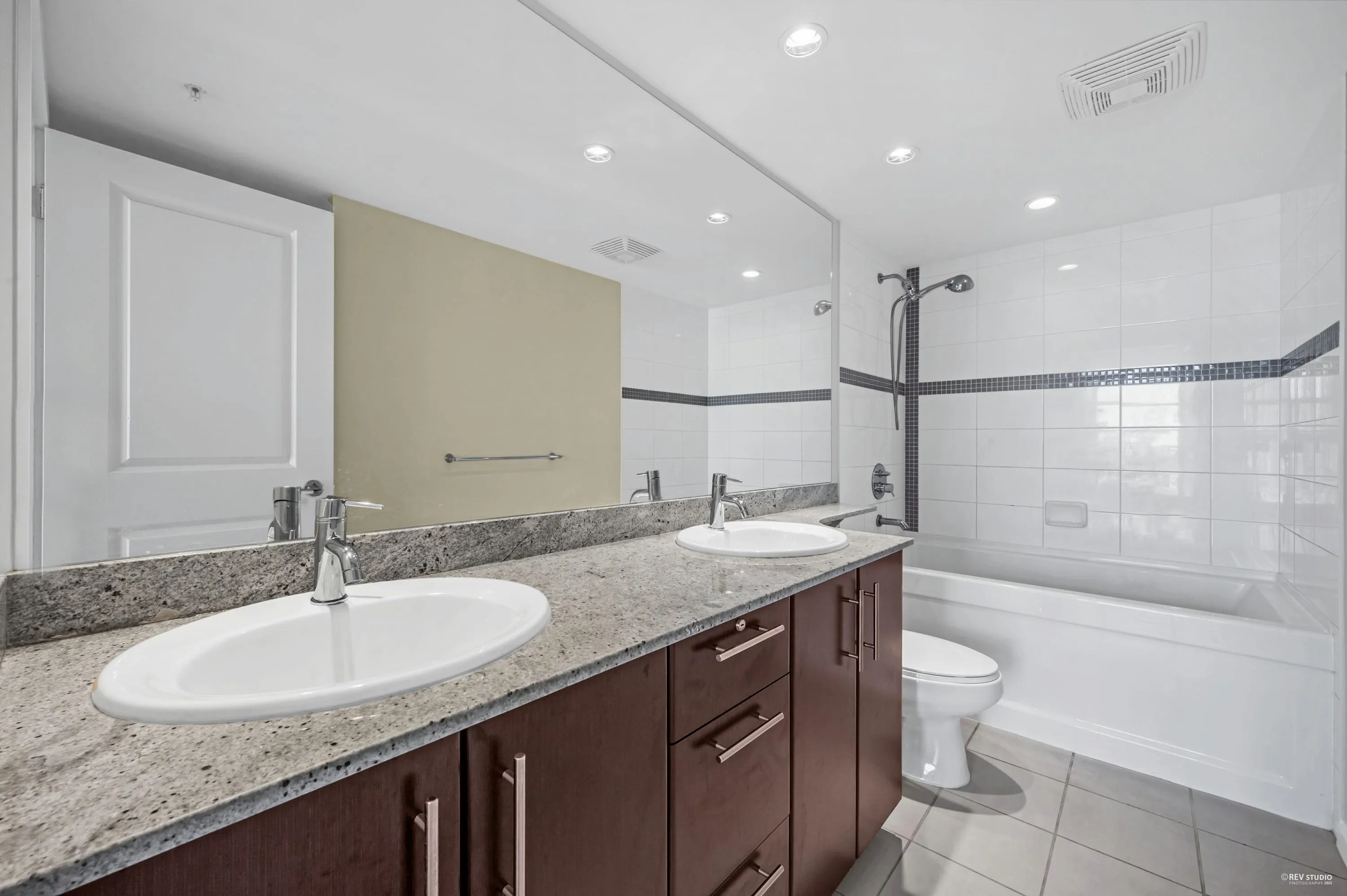 2208 2289 Yukon Crescent