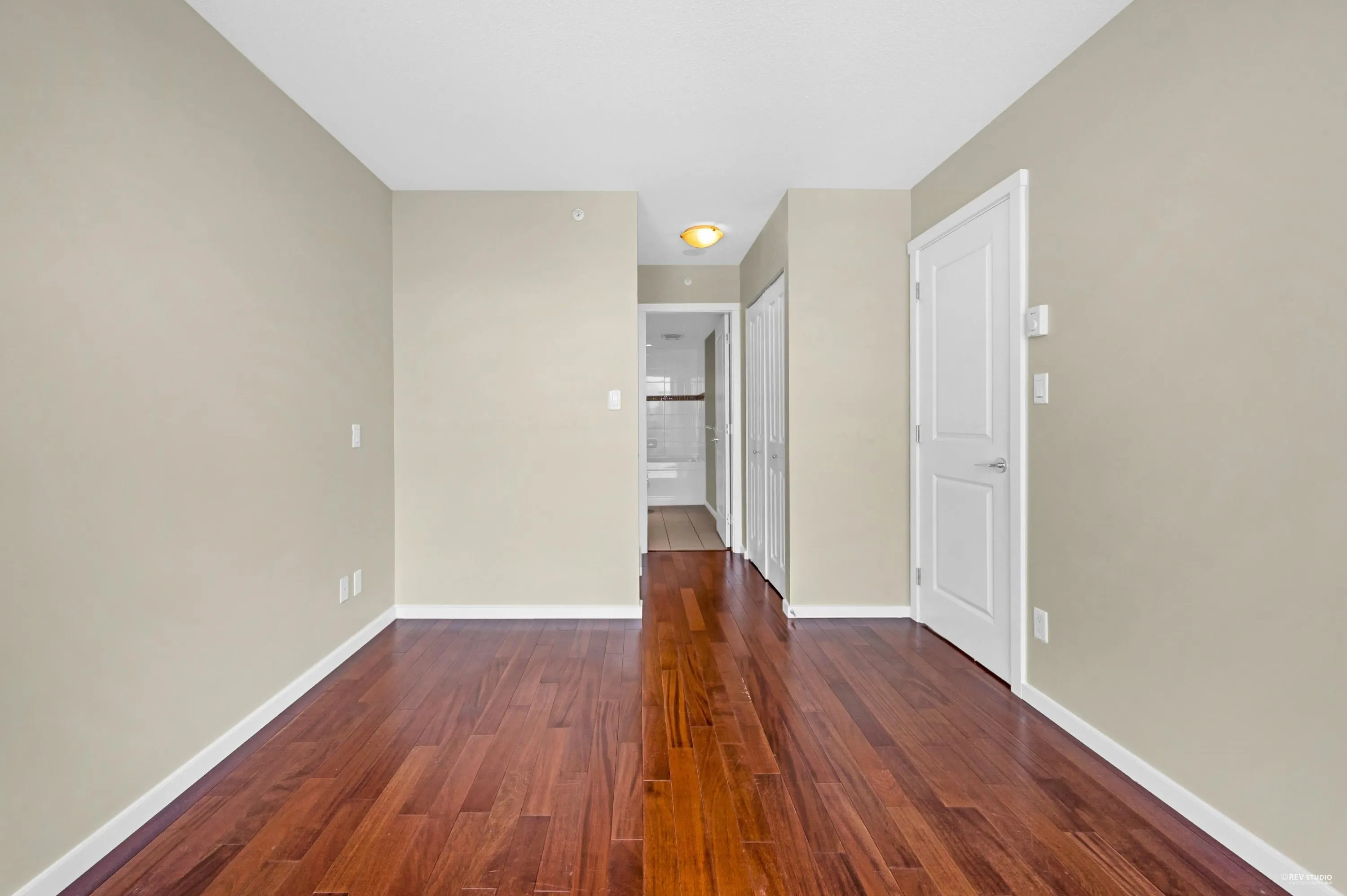 2208 2289 Yukon Crescent