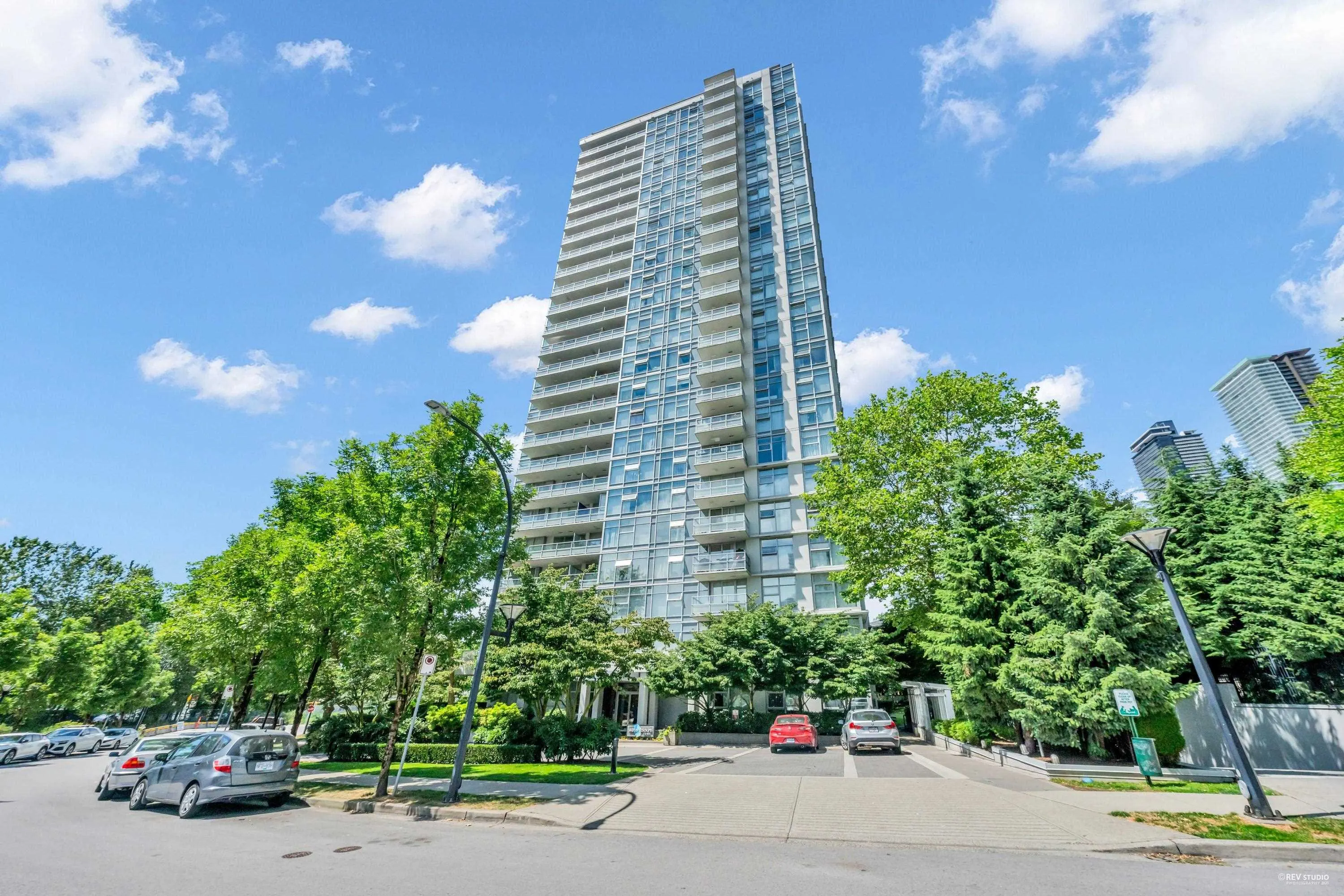 2208 2289 Yukon Crescent
