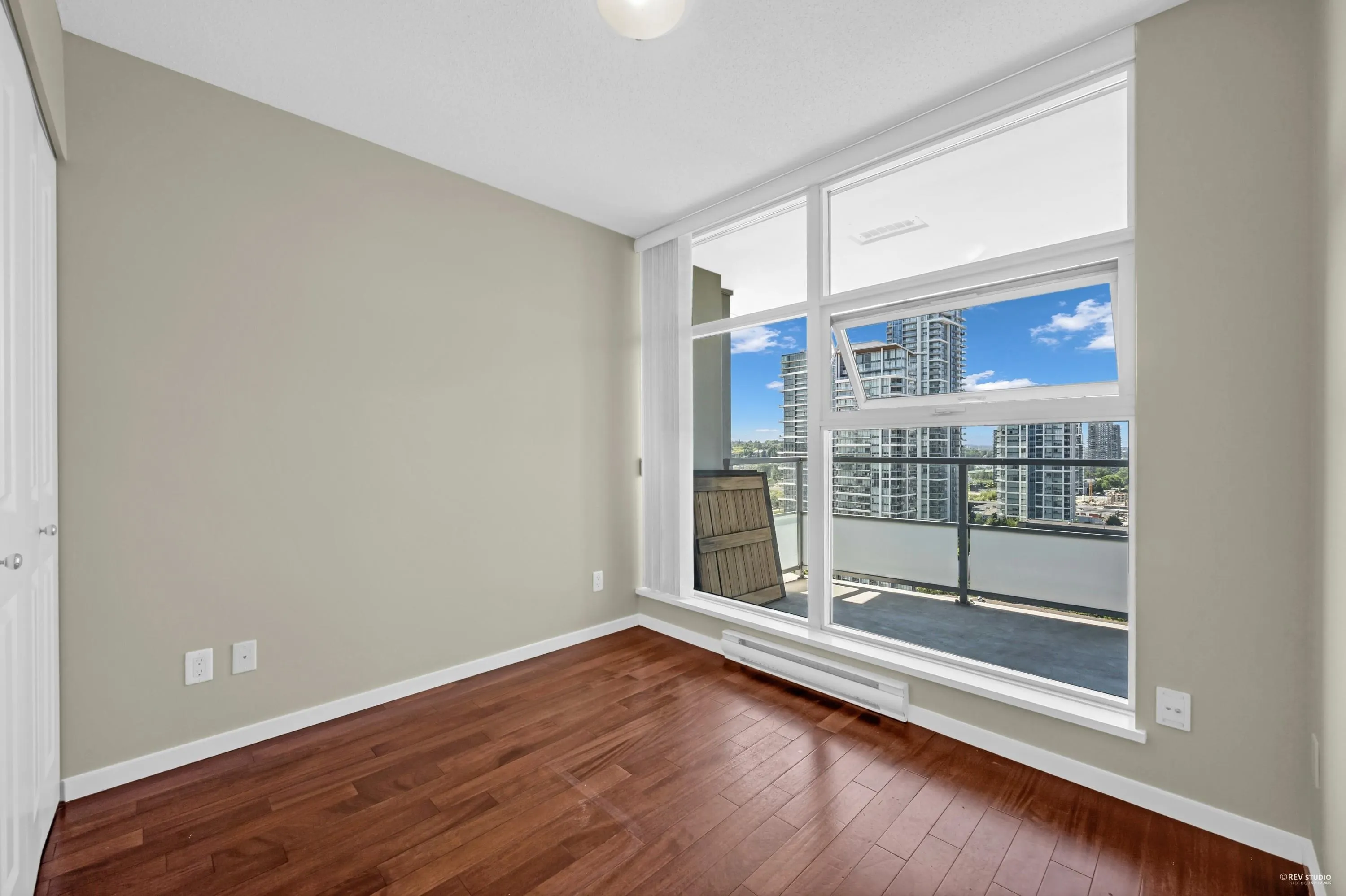 2208 2289 Yukon Crescent