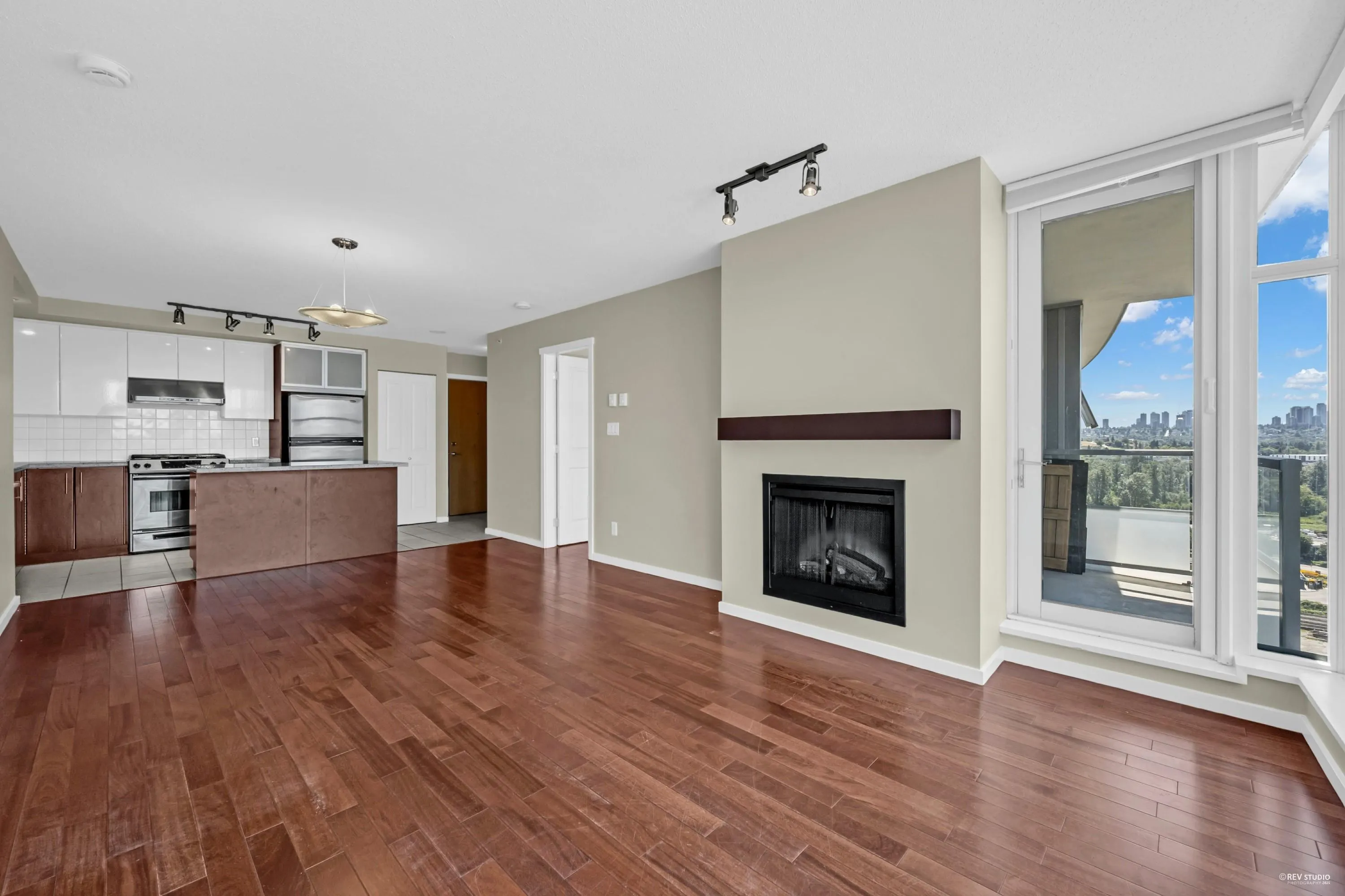 2208 2289 Yukon Crescent