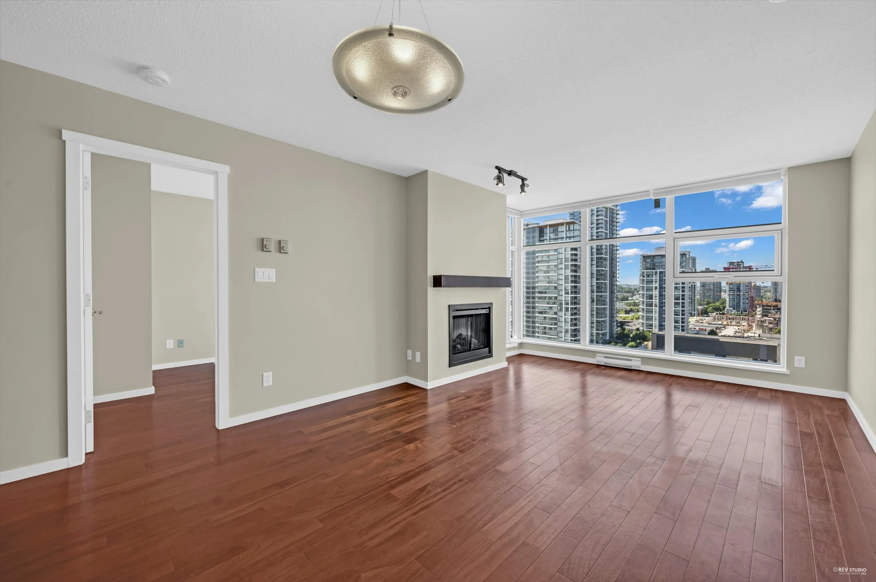 2208 2289 Yukon Crescent
