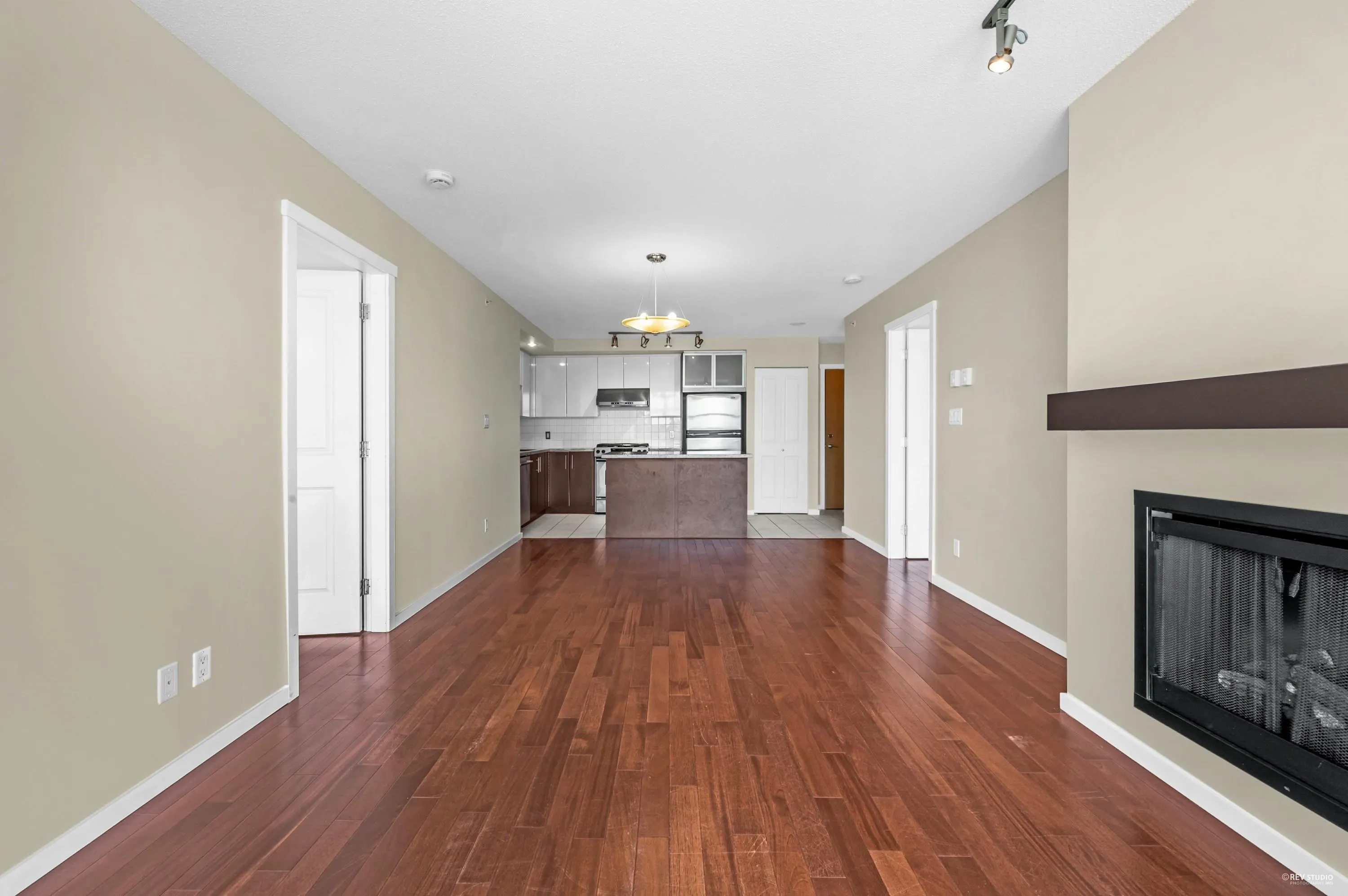 2208 2289 Yukon Crescent