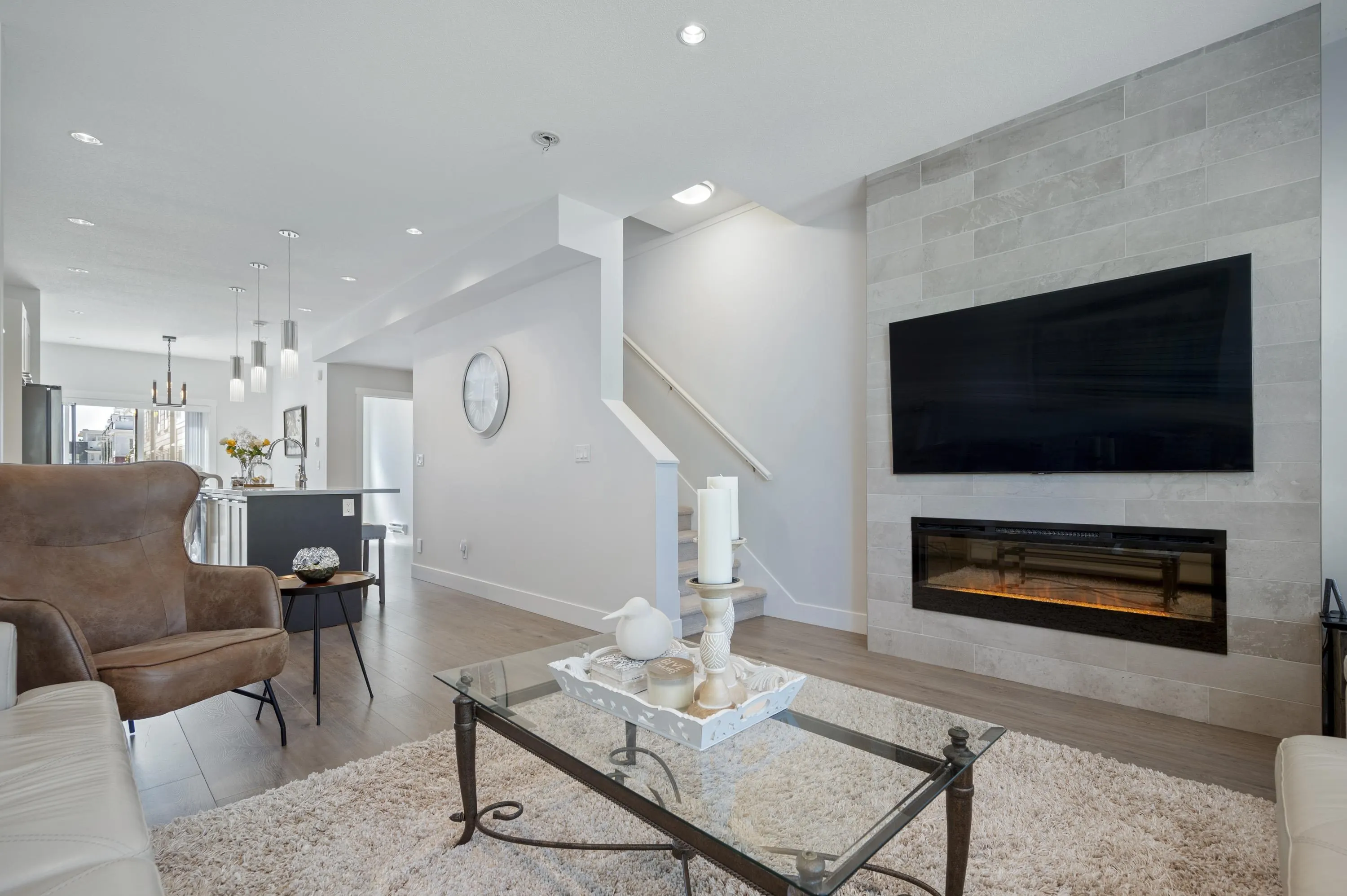 20 16337 23a Avenue