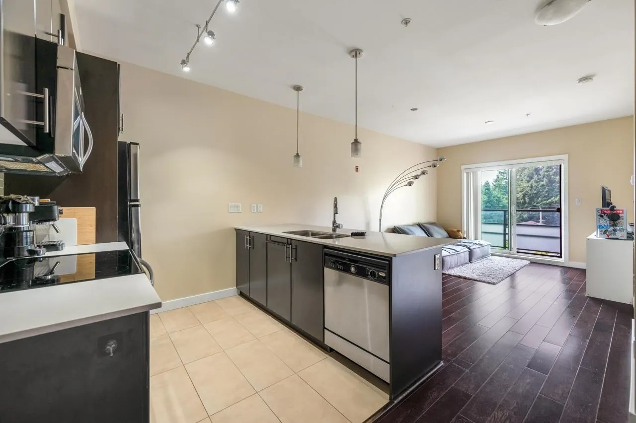 320 7777 Royal Oak Avenue