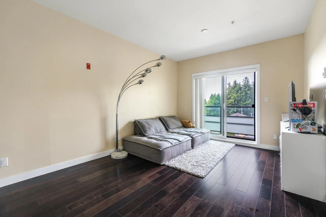320 7777 Royal Oak Avenue
