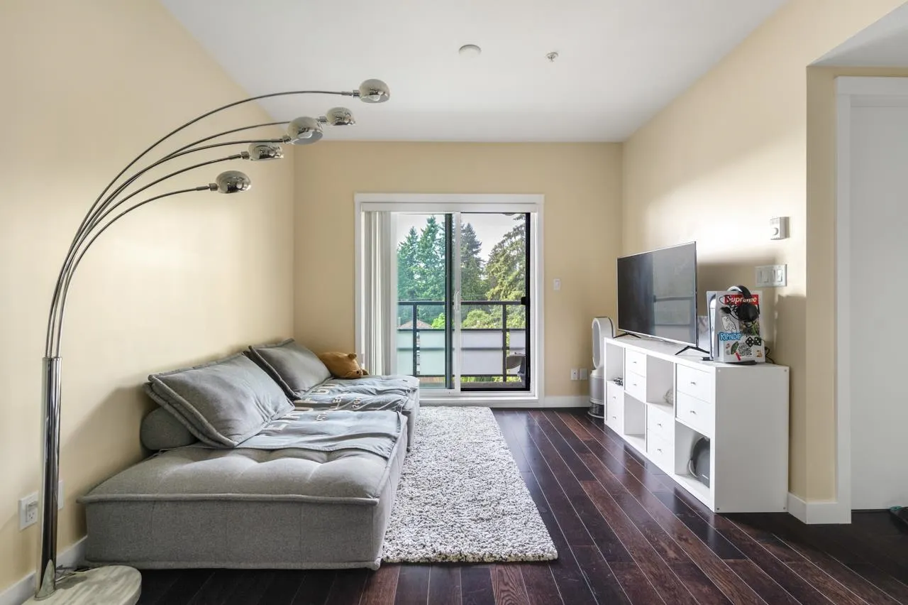 320 7777 Royal Oak Avenue