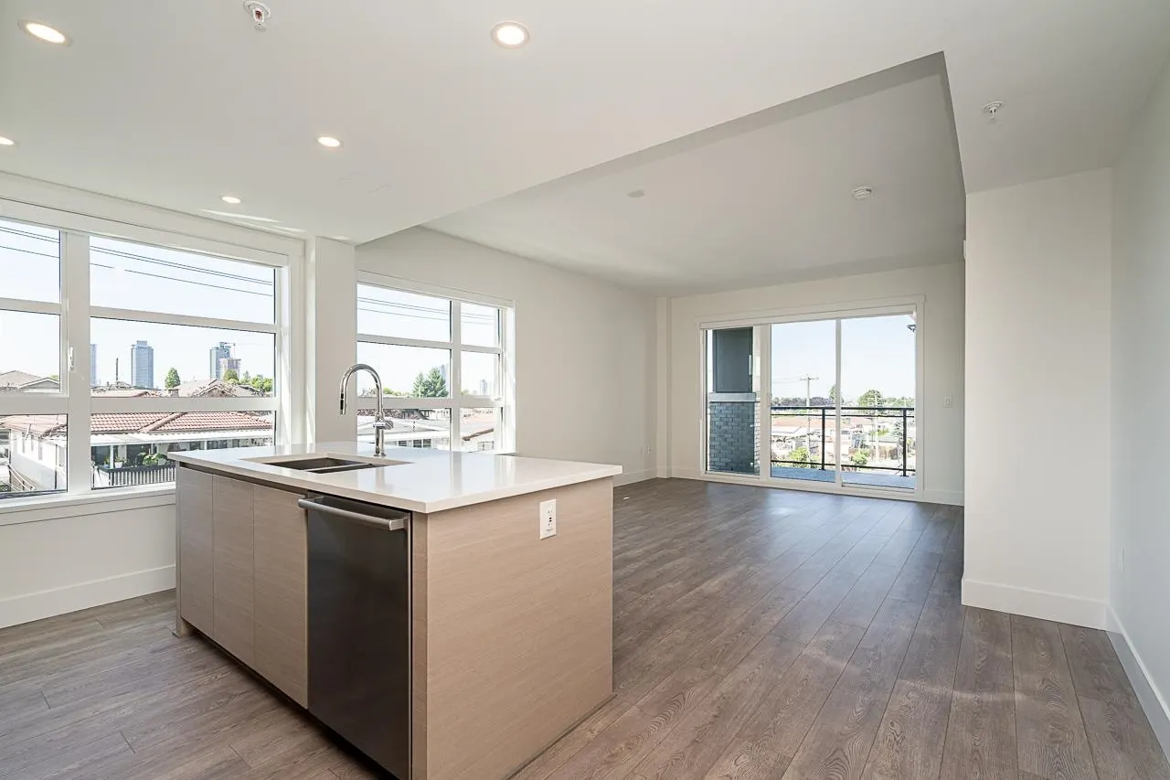 313 4788 Hastings Street